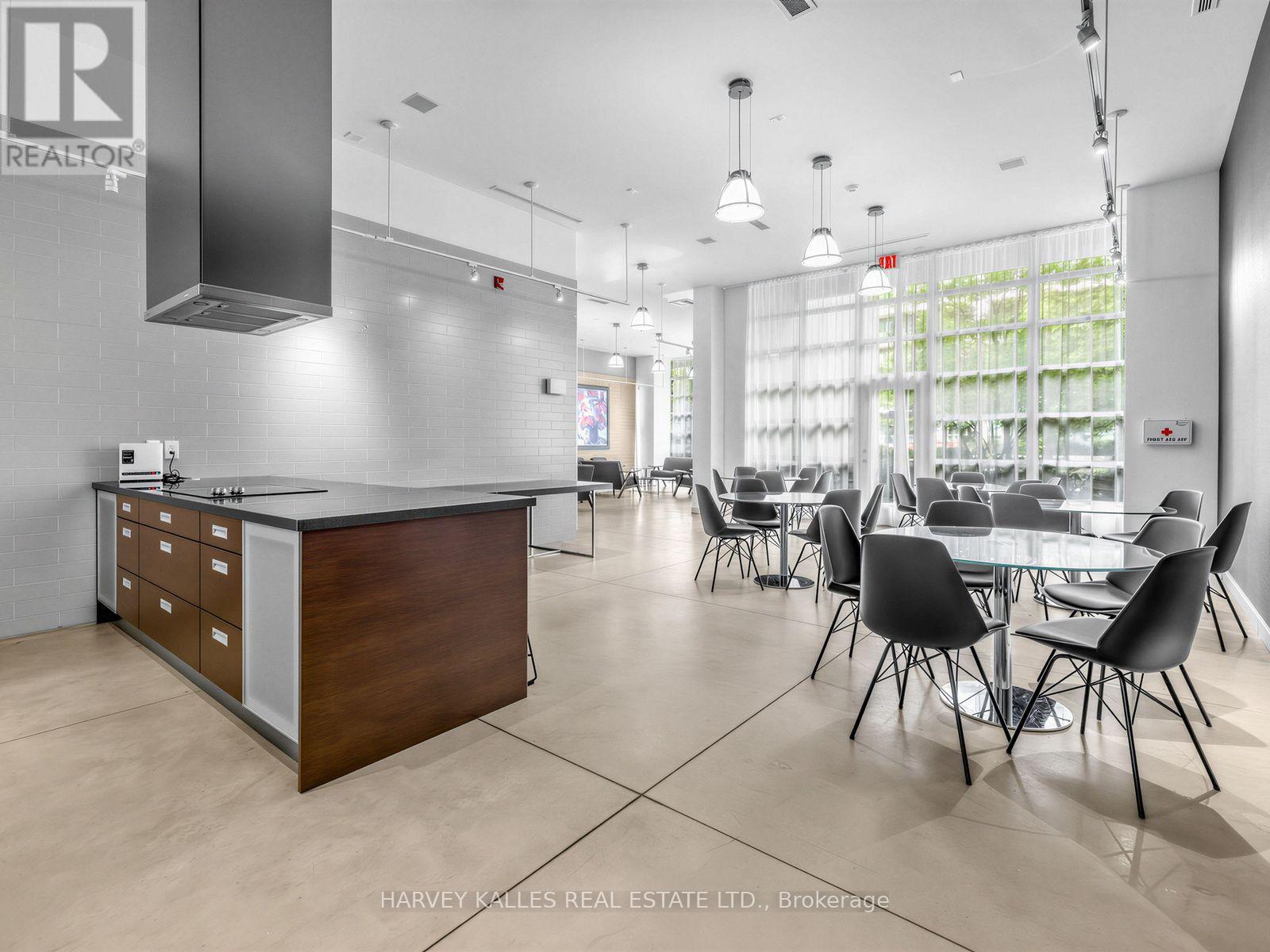 106 - 380 MACPHERSON AVENUE