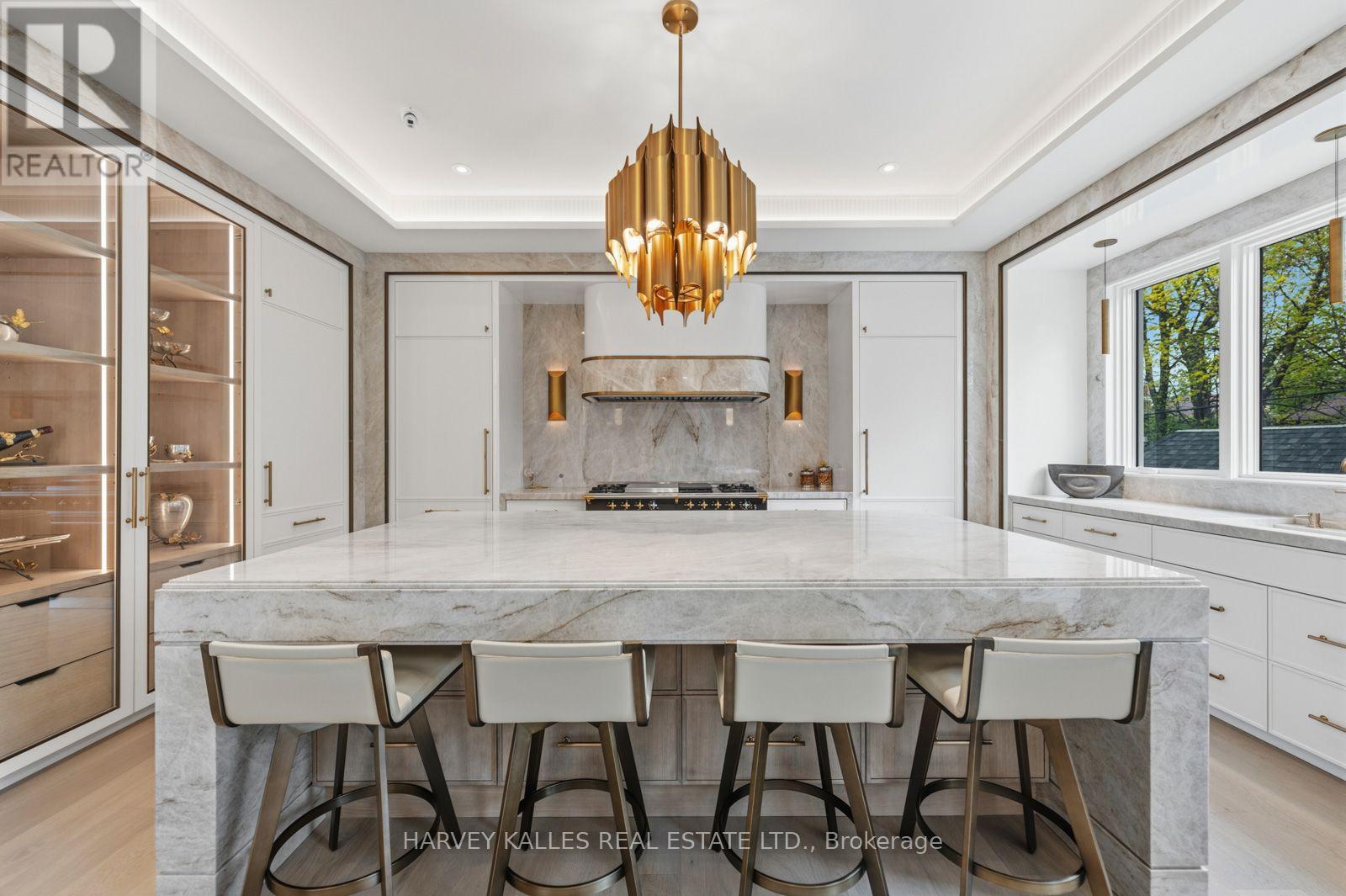 117 YONGE BOULEVARD