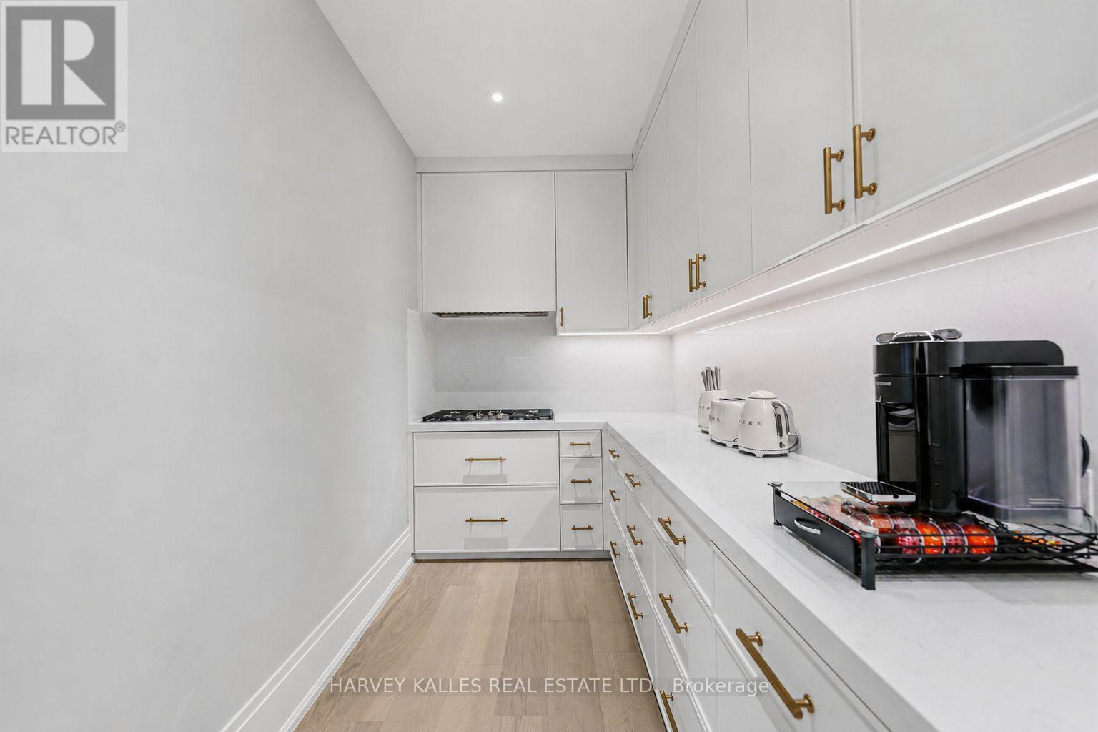 117 YONGE BOULEVARD