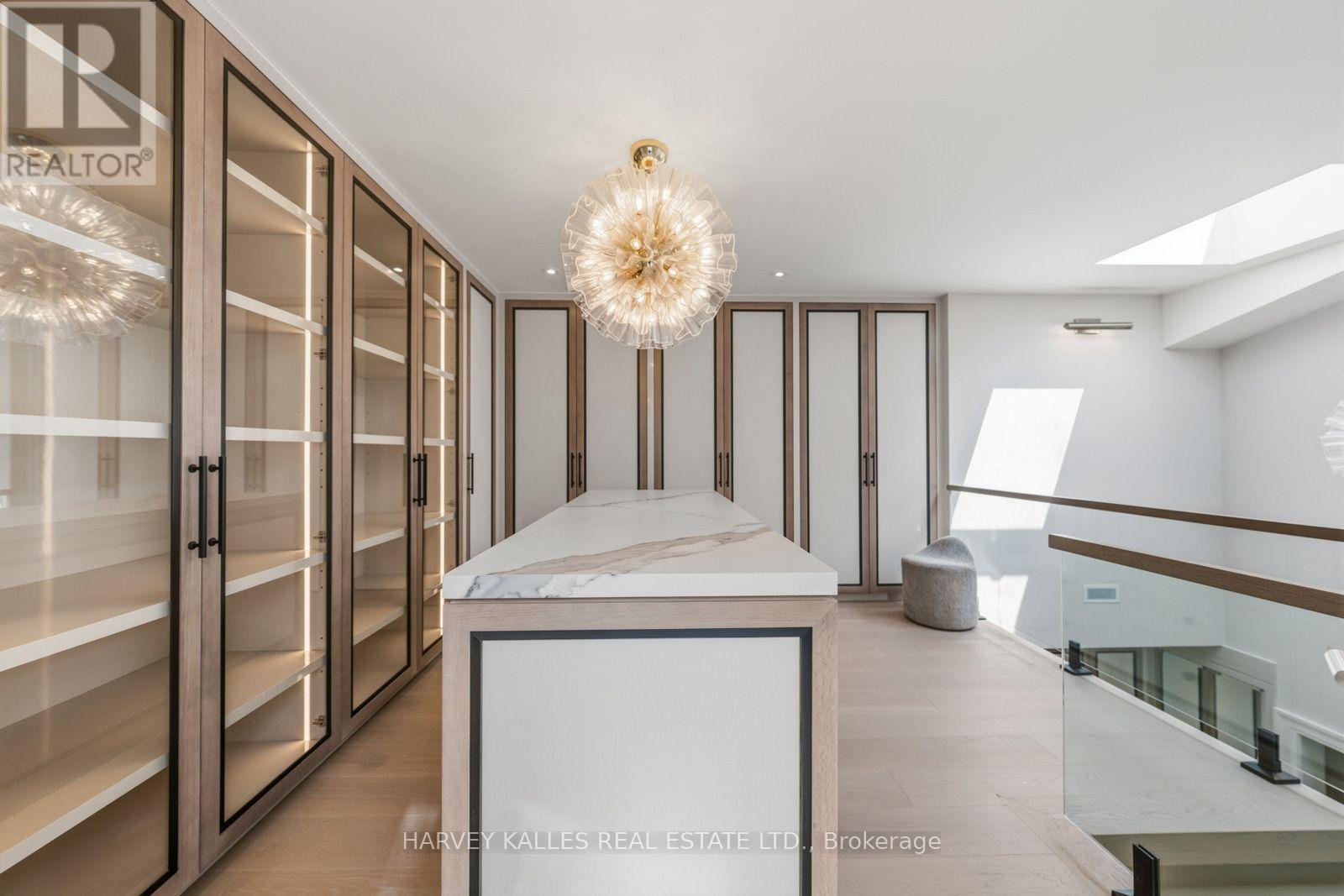 117 YONGE BOULEVARD