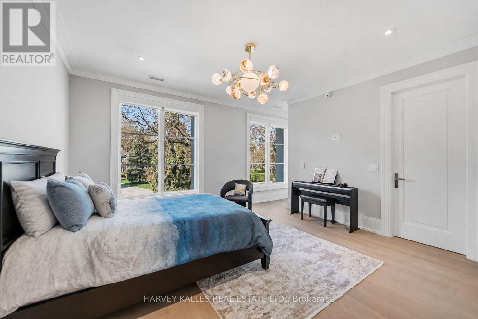 117 YONGE BOULEVARD
