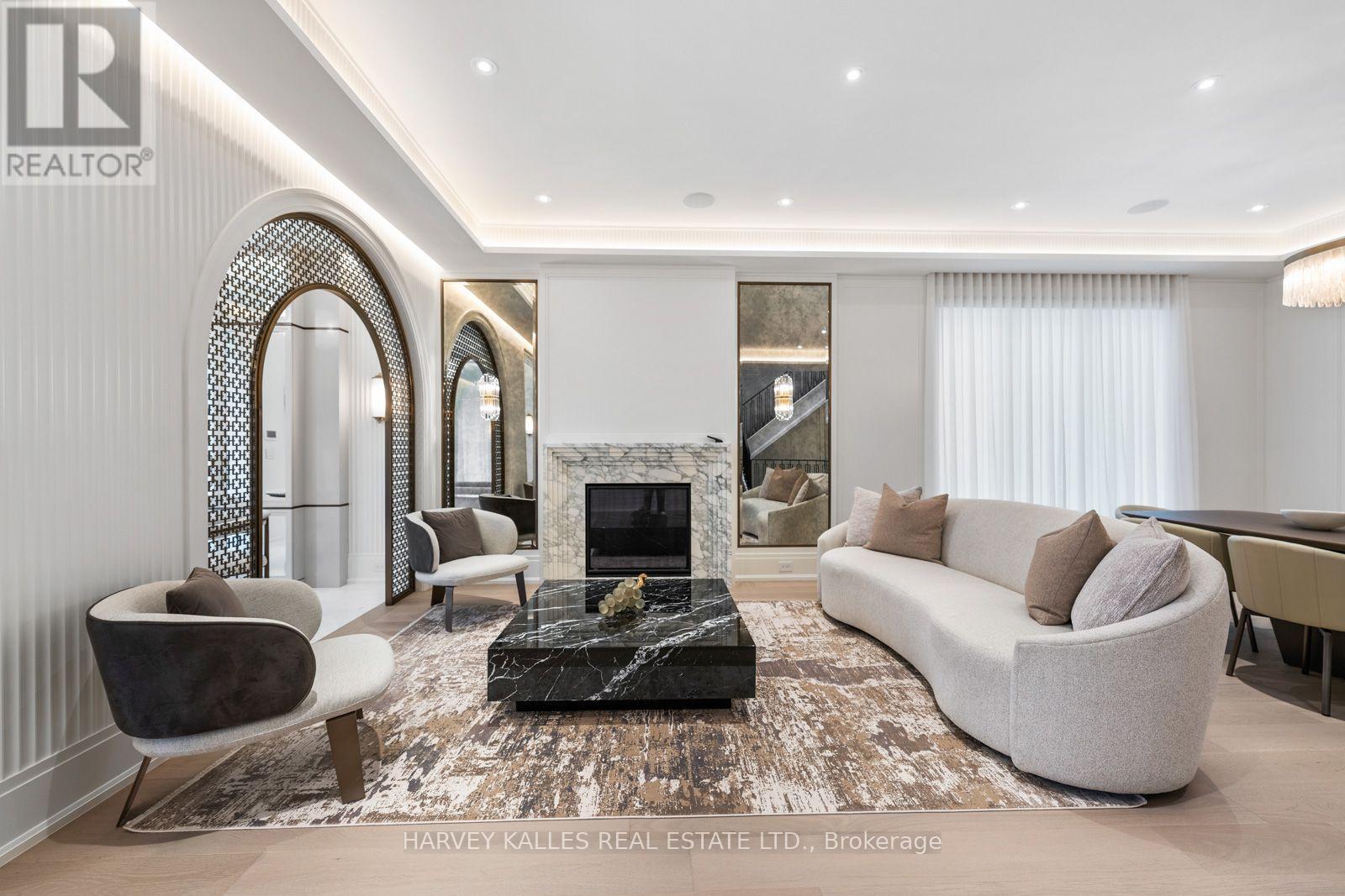 117 YONGE BOULEVARD