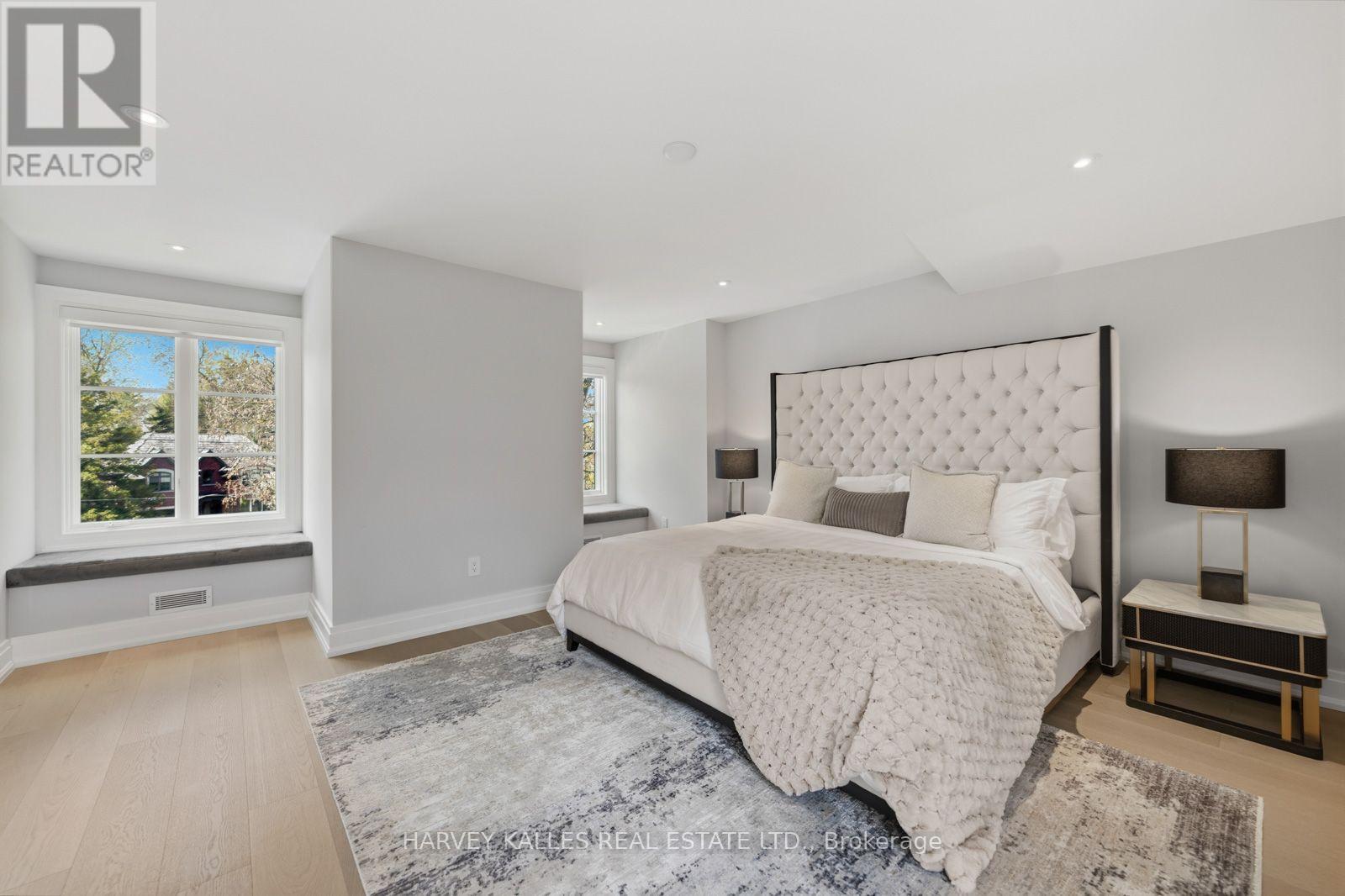 117 YONGE BOULEVARD