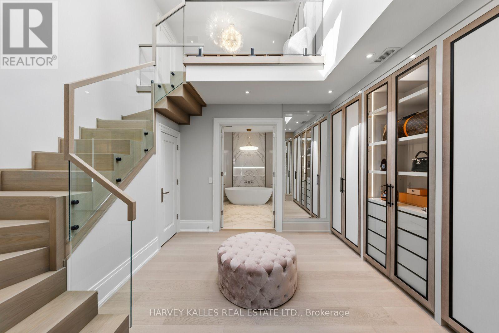117 YONGE BOULEVARD