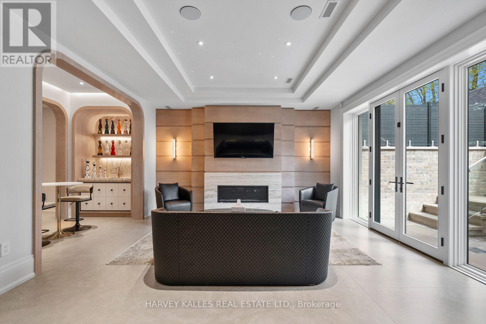 117 YONGE BOULEVARD