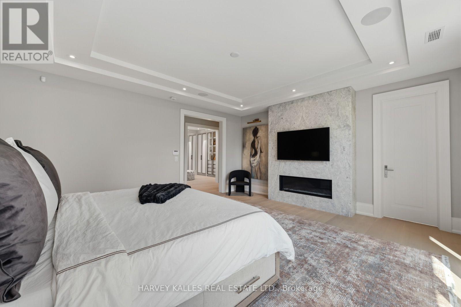 117 YONGE BOULEVARD