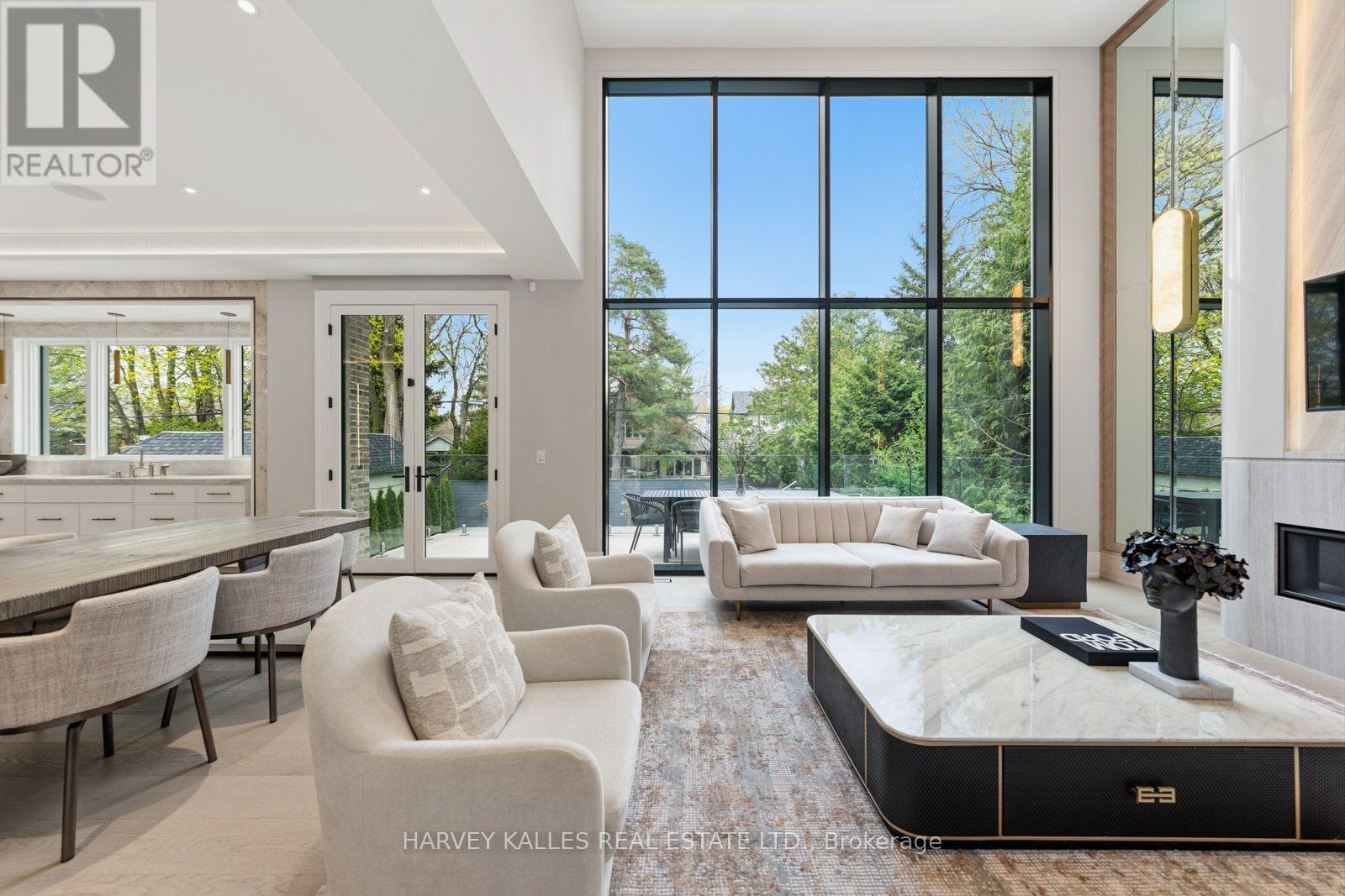 117 YONGE BOULEVARD