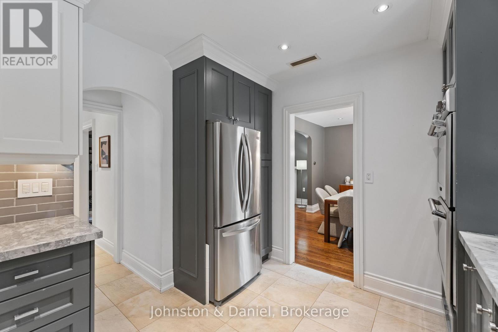 77 LAWRENCE CRESCENT