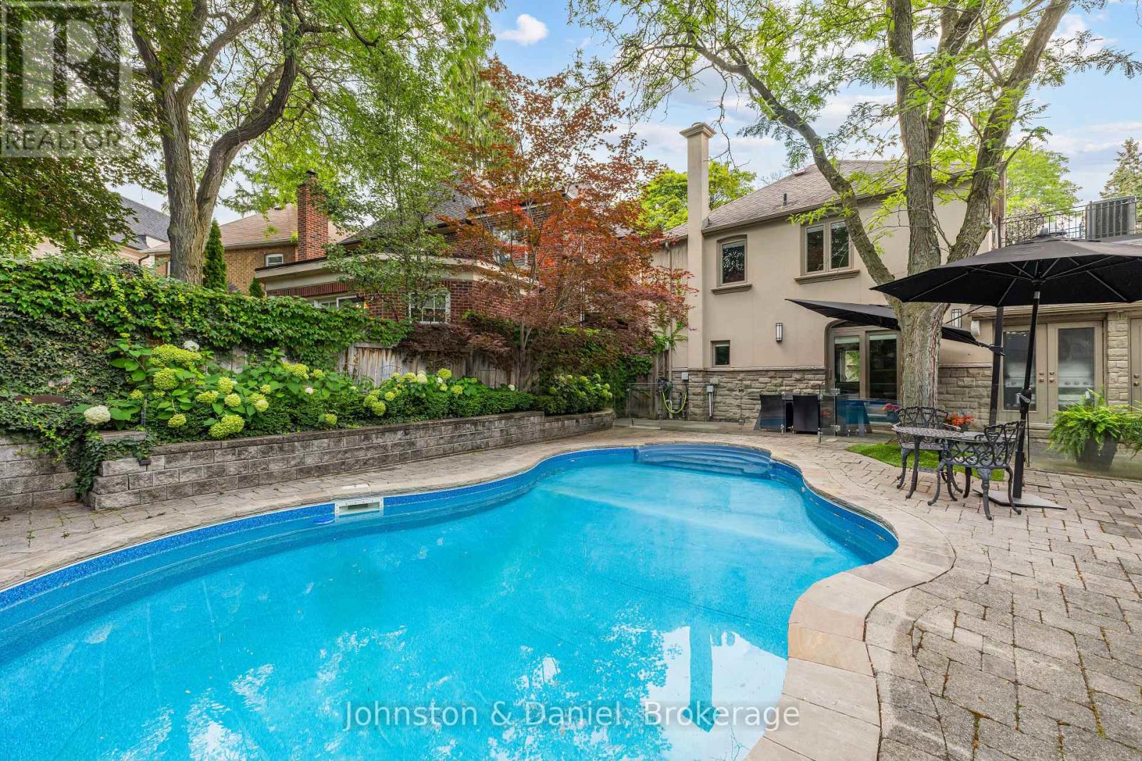 77 LAWRENCE CRESCENT