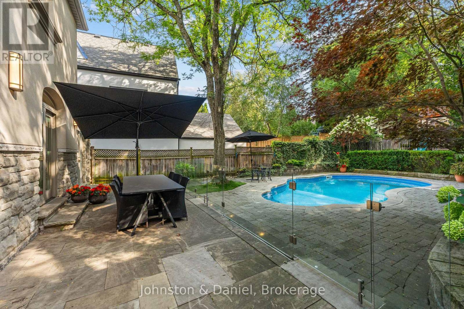 77 LAWRENCE CRESCENT