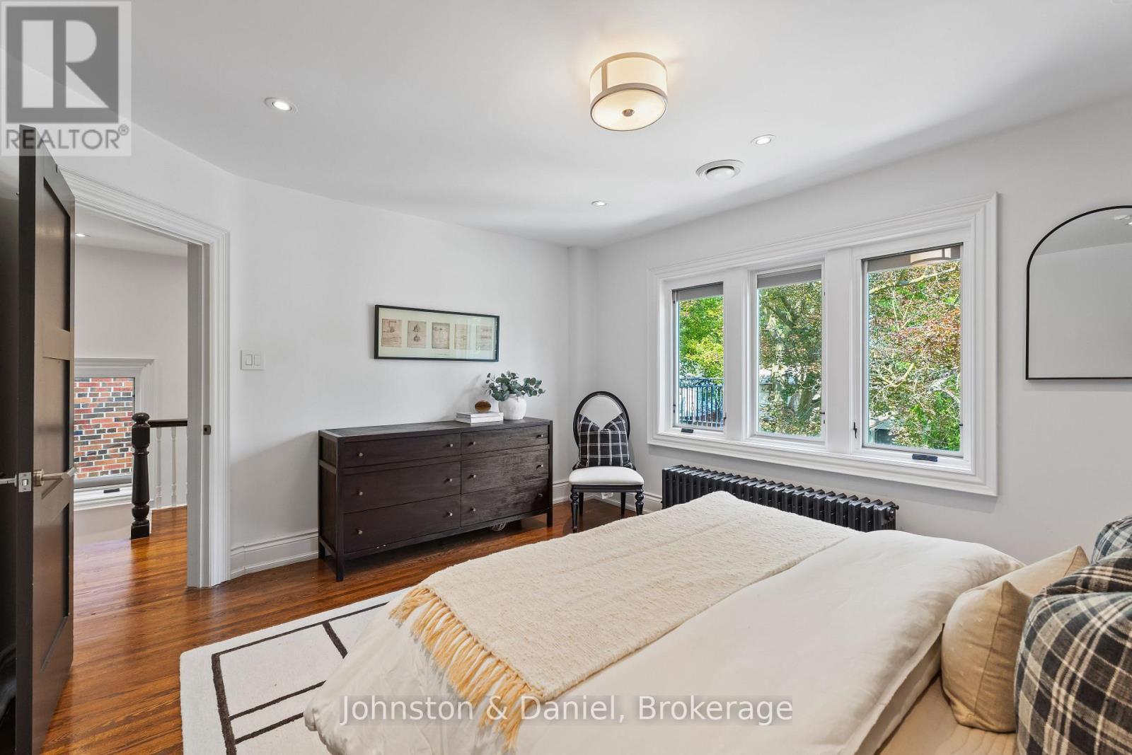 77 LAWRENCE CRESCENT
