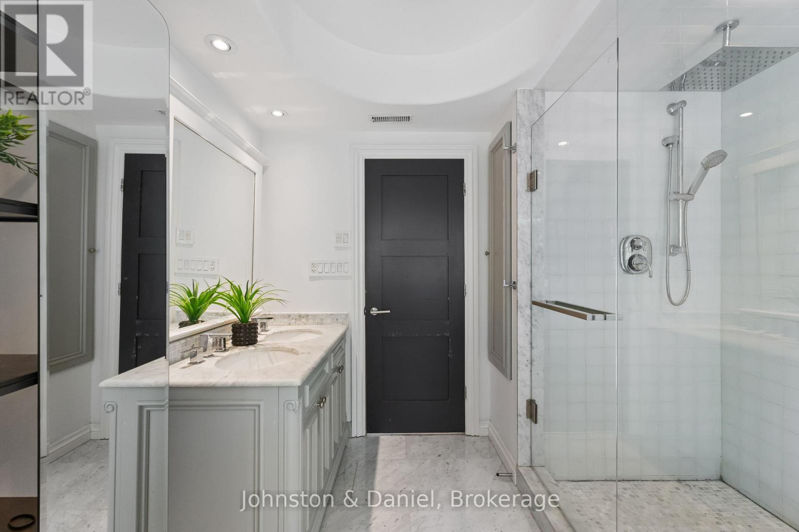 77 LAWRENCE CRESCENT