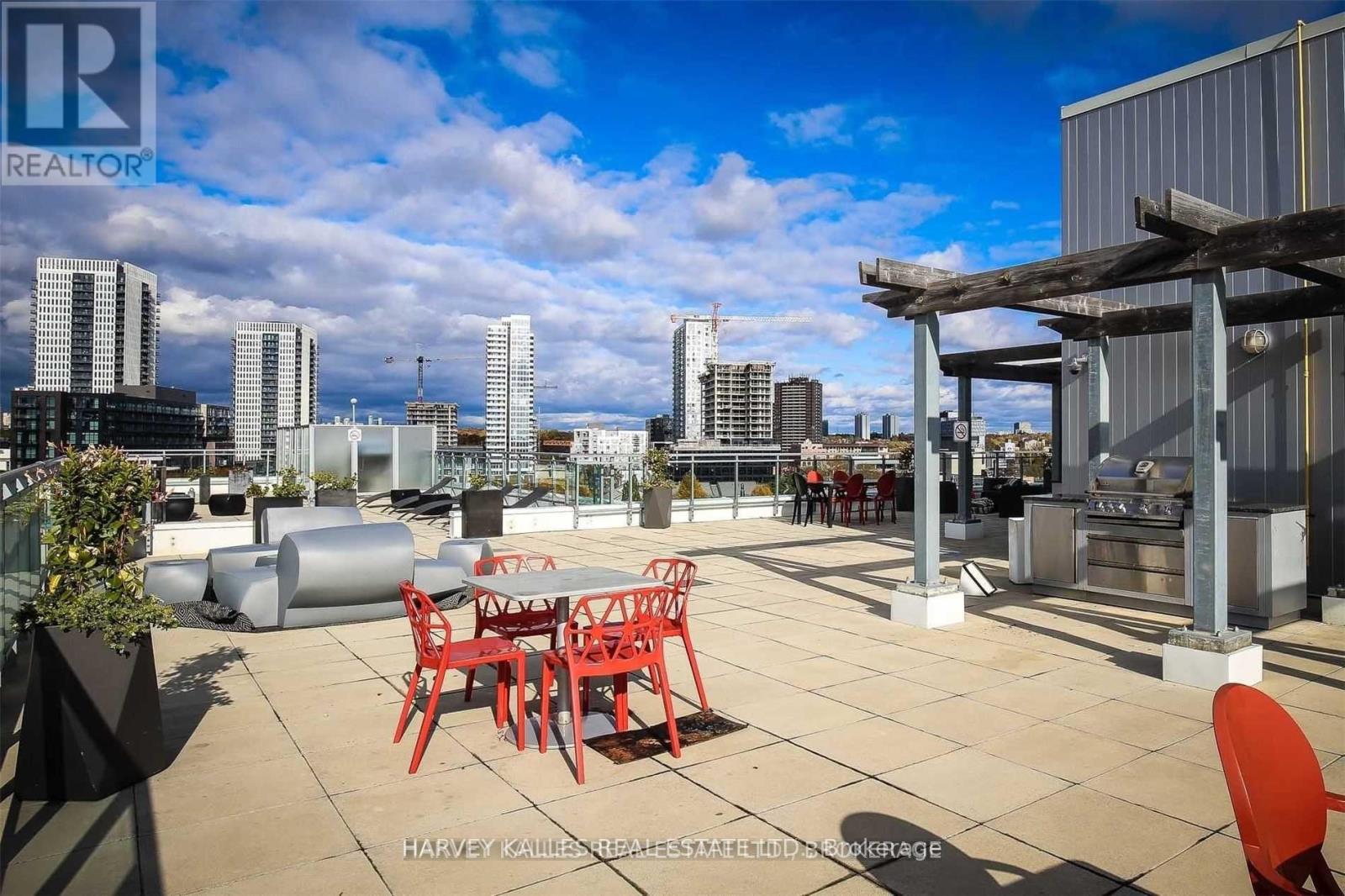 213 - 510 KING STREET E