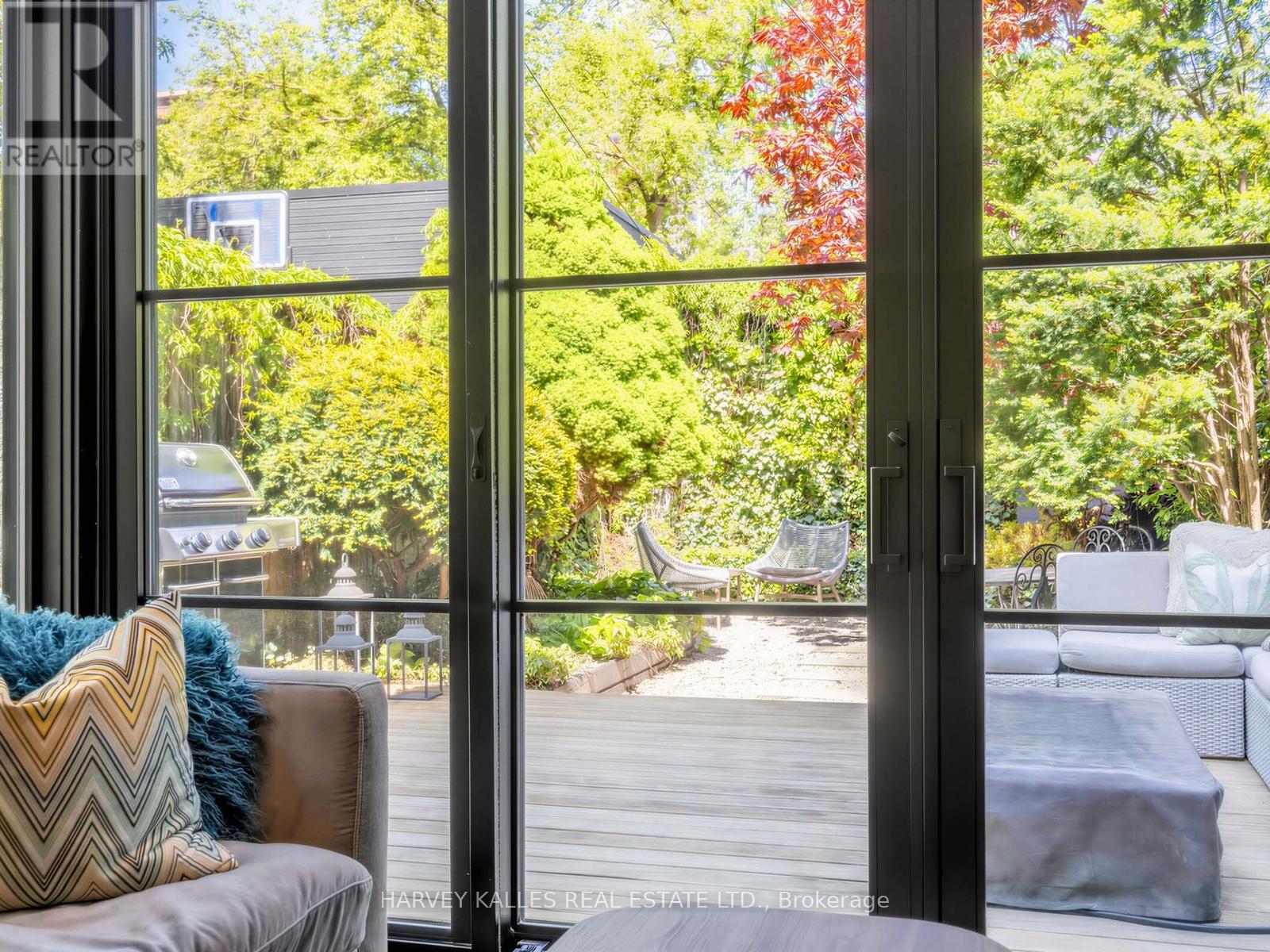 285 BRUNSWICK AVENUE