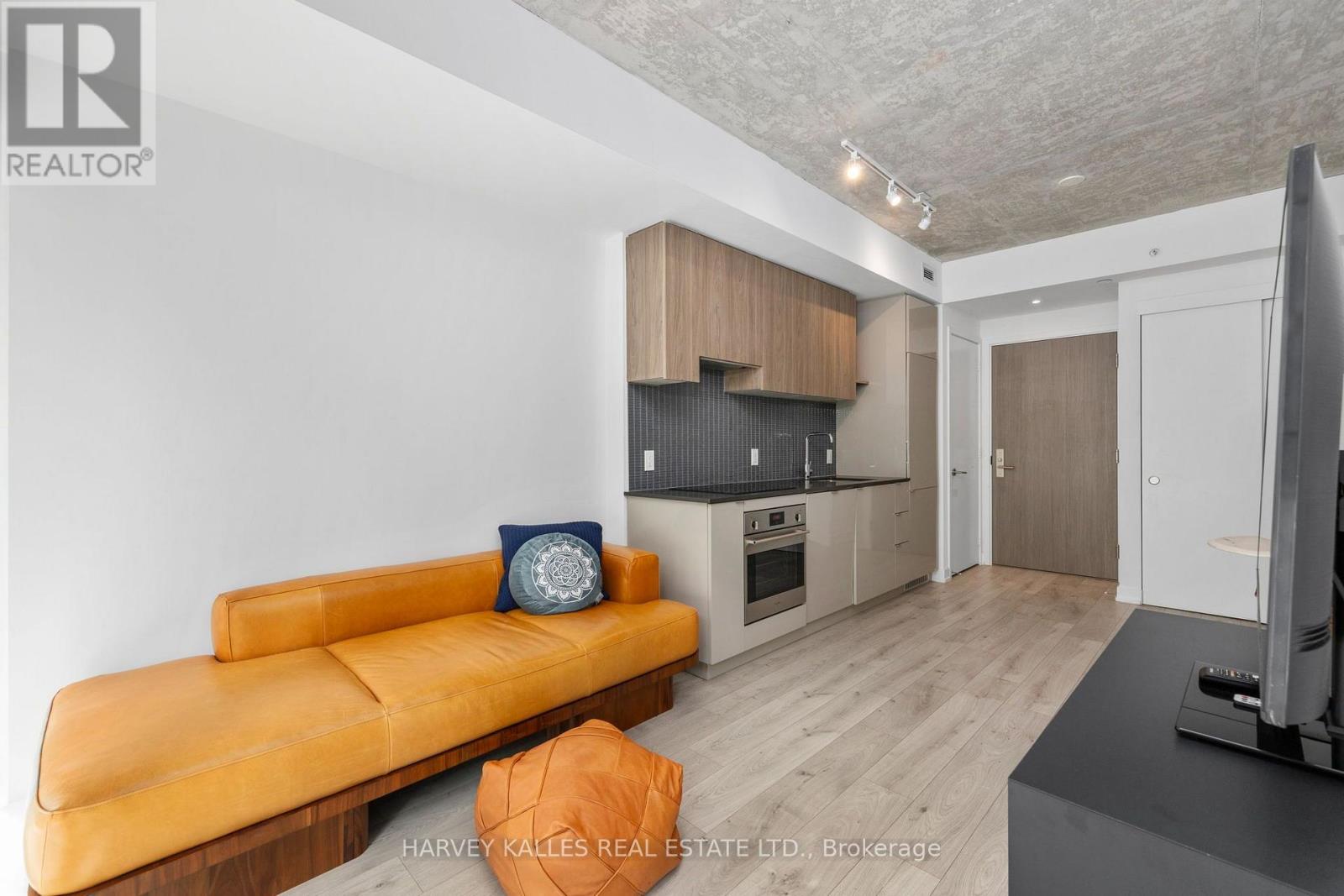 523 - 161 ROEHAMPTON AVENUE