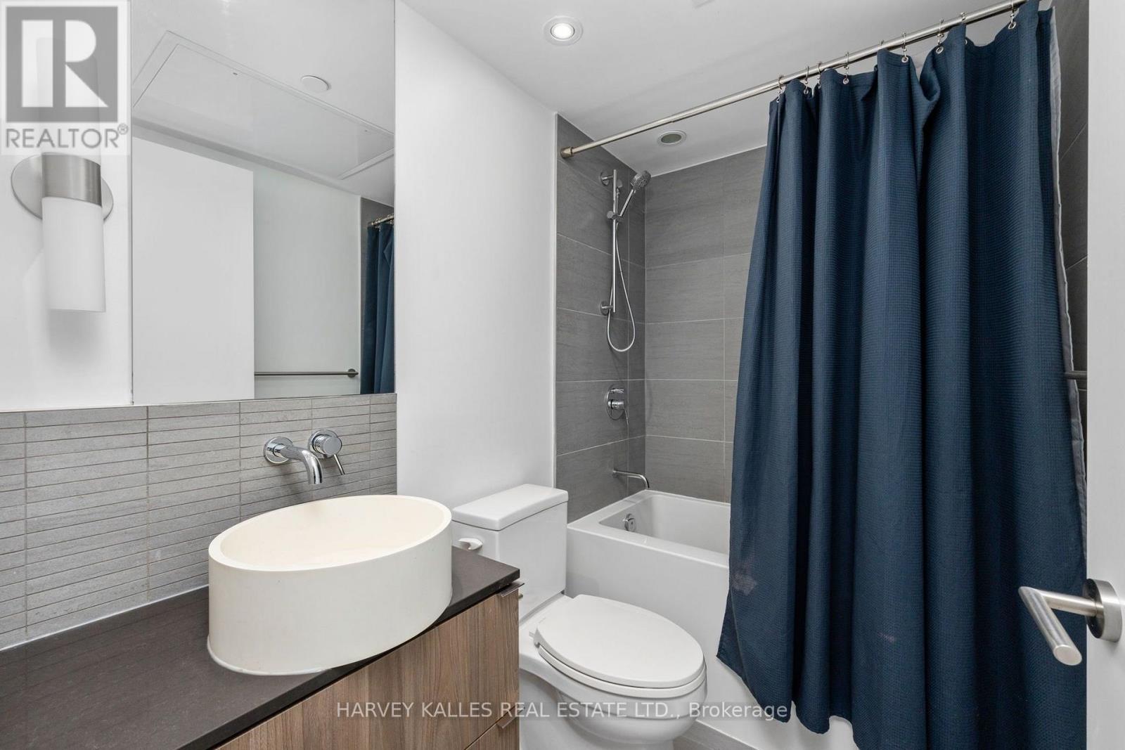 523 - 161 ROEHAMPTON AVENUE