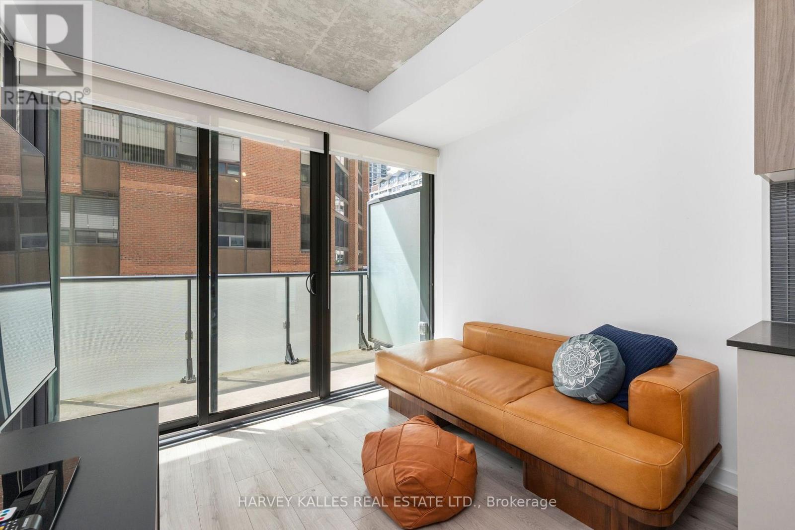 523 - 161 ROEHAMPTON AVENUE