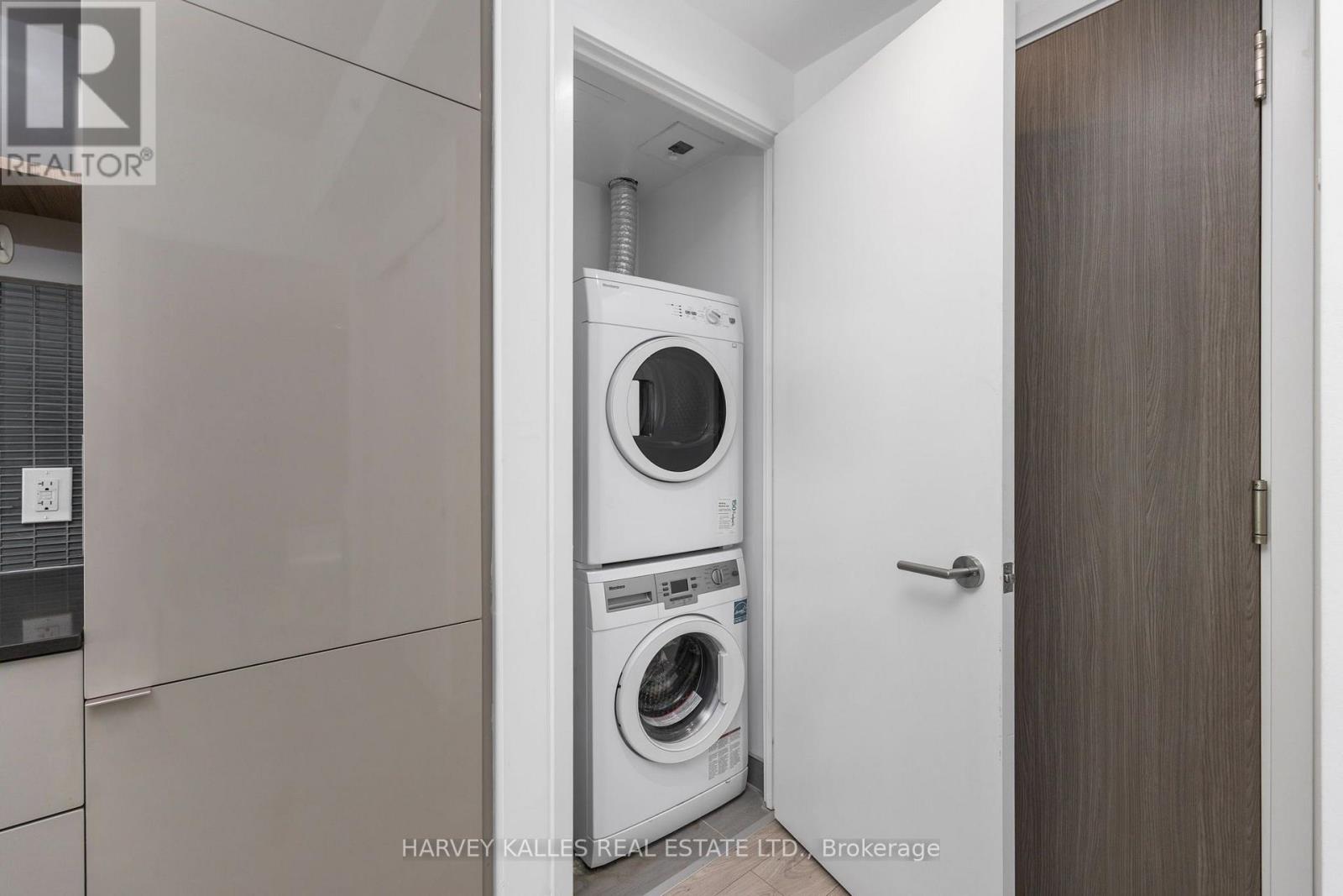 523 - 161 ROEHAMPTON AVENUE
