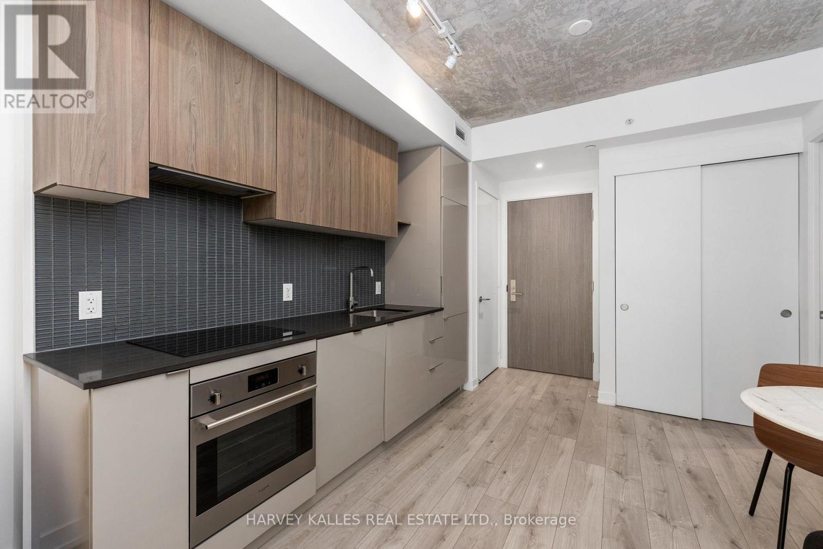 523 - 161 ROEHAMPTON AVENUE