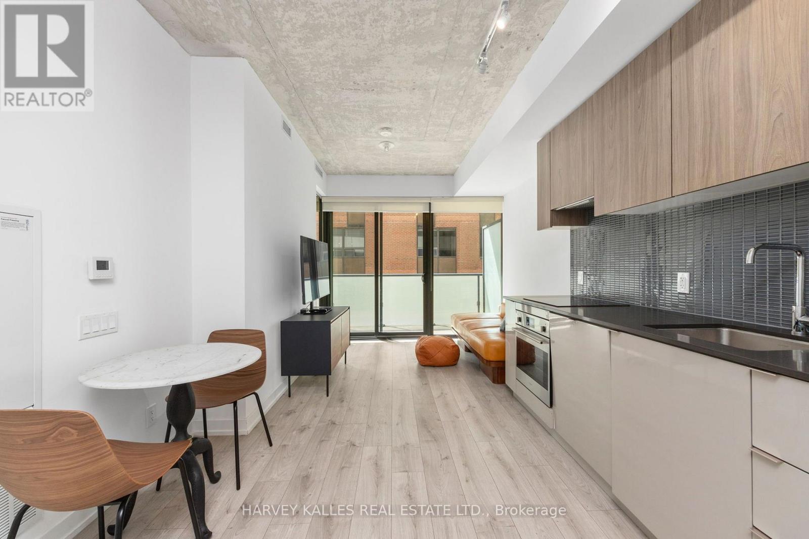 523 - 161 ROEHAMPTON AVENUE