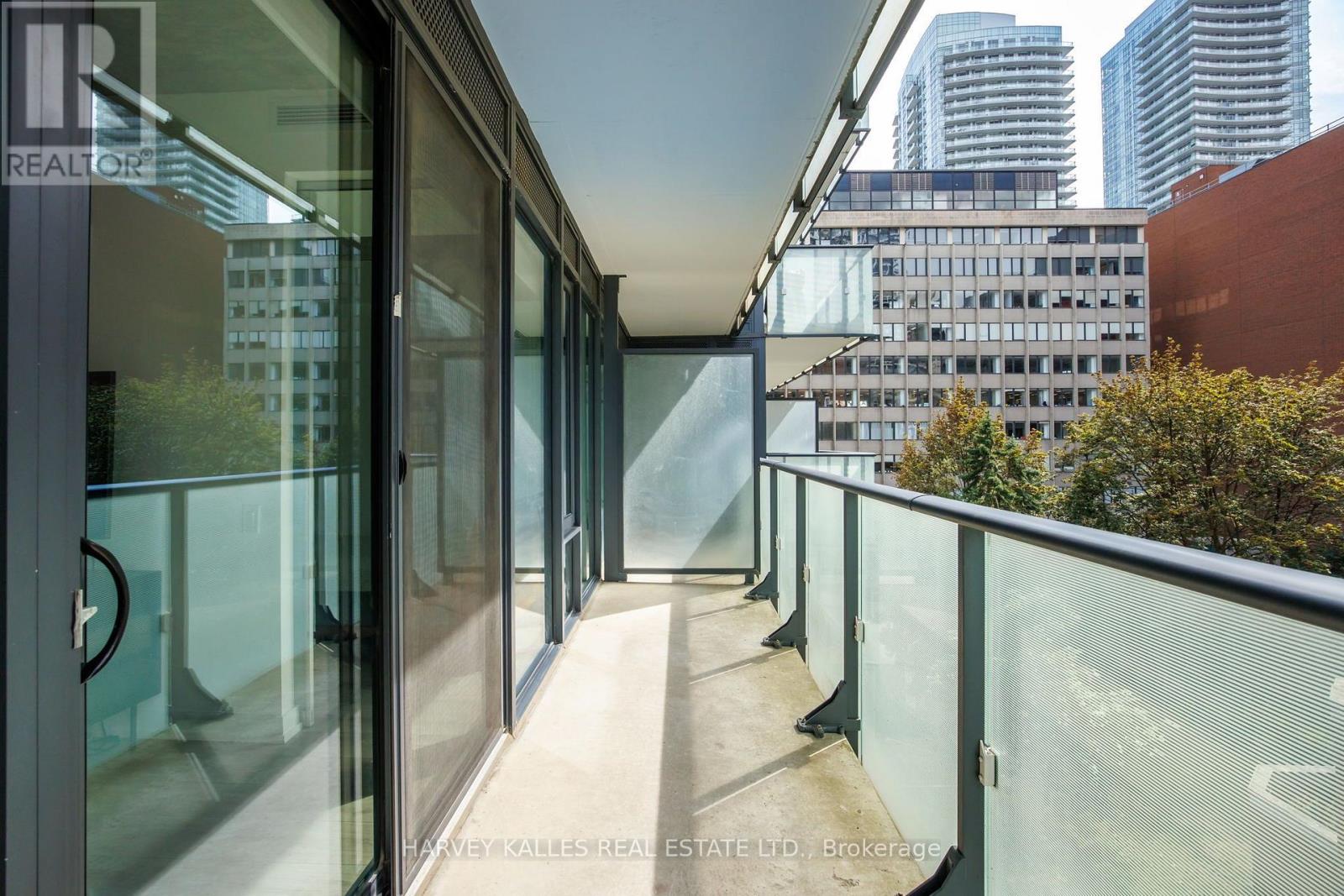 523 - 161 ROEHAMPTON AVENUE