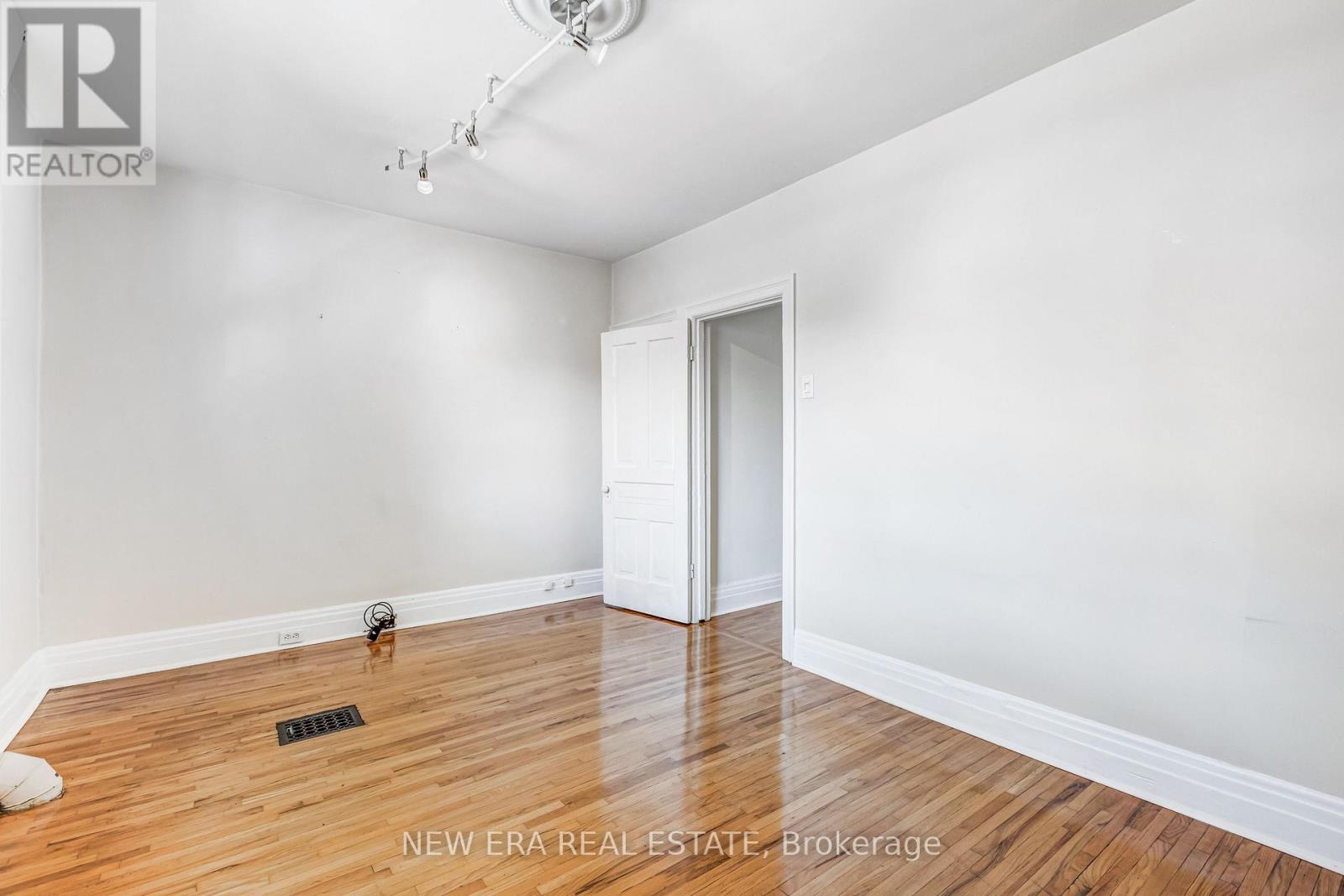 393 OSSINGTON AVENUE