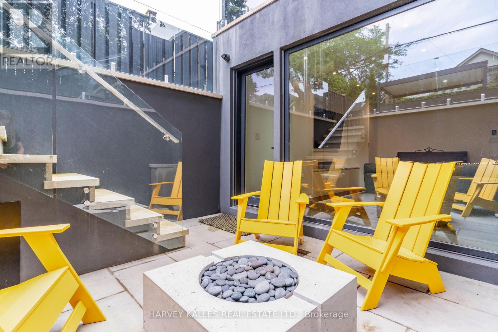 305 GLEN ROAD