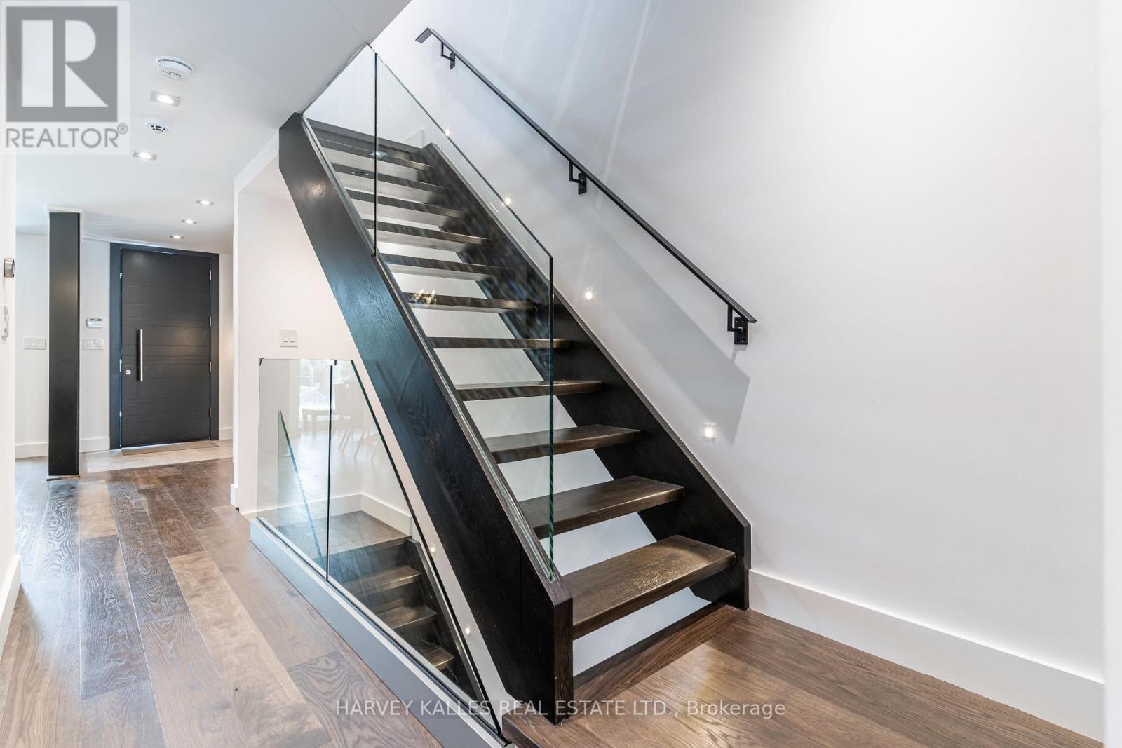 305 GLEN ROAD