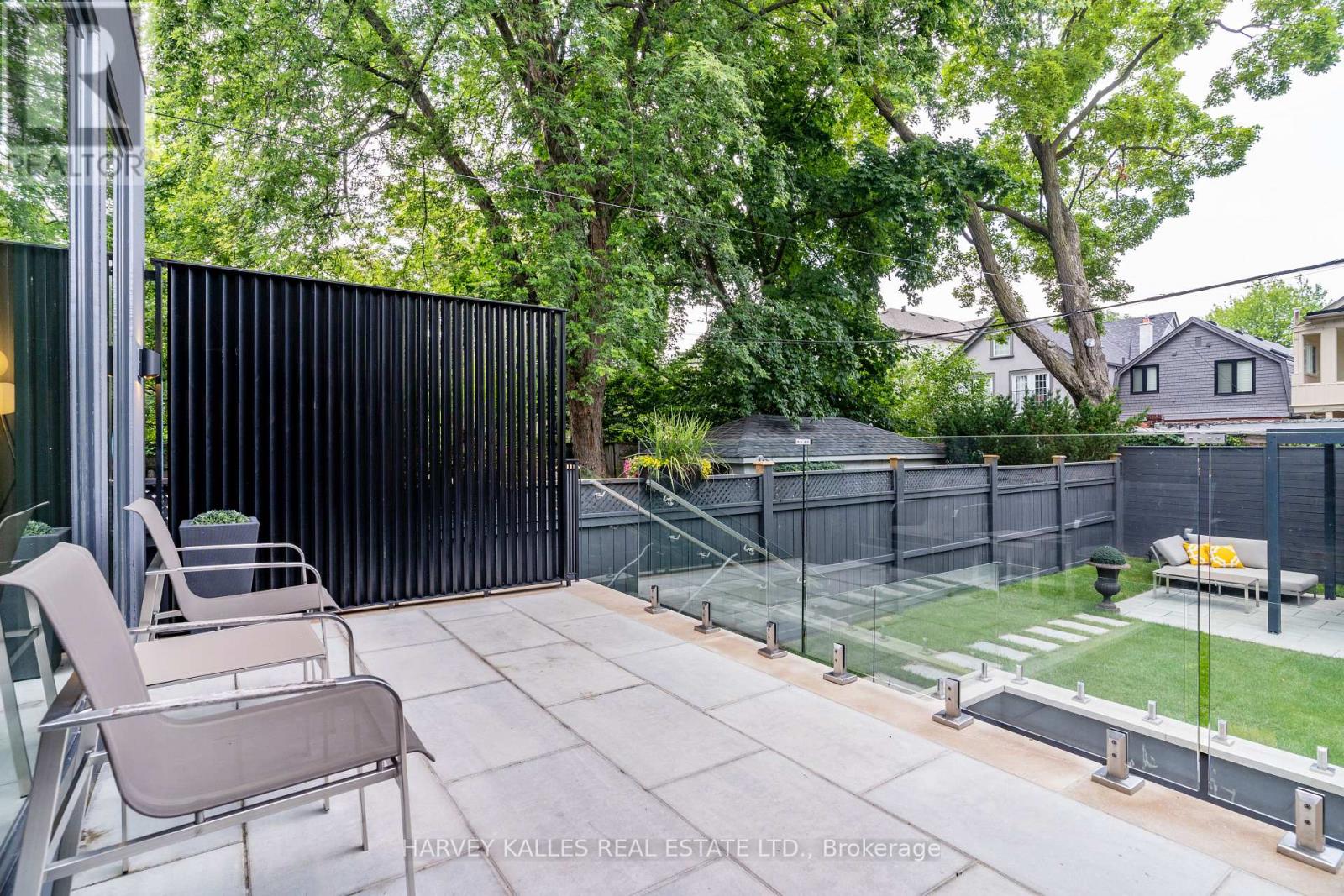 305 GLEN ROAD