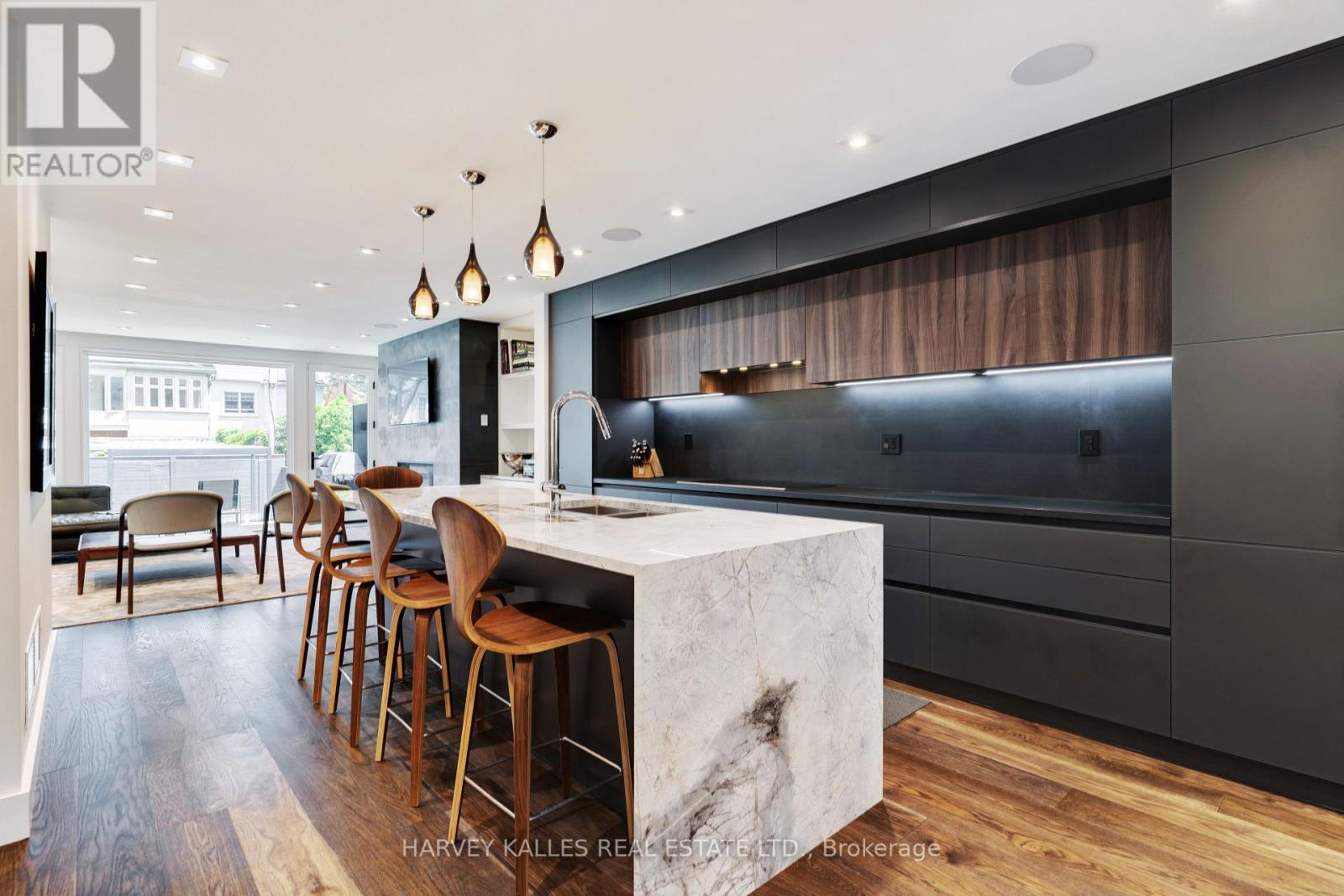 305 GLEN ROAD