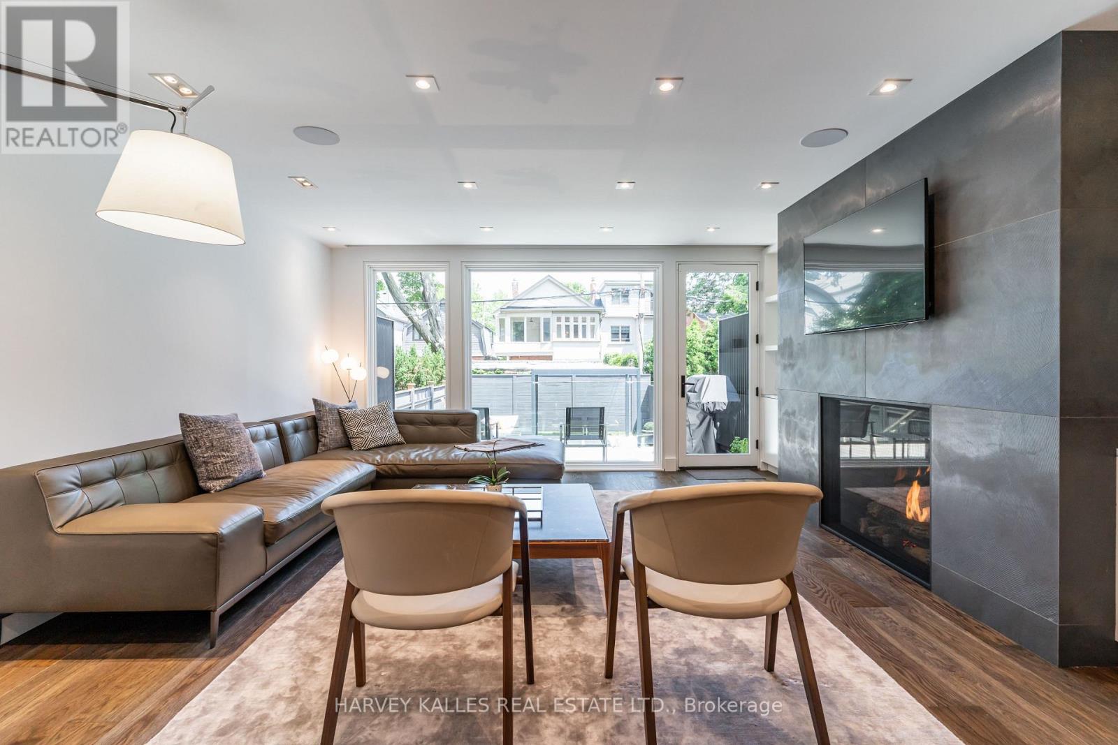 305 GLEN ROAD