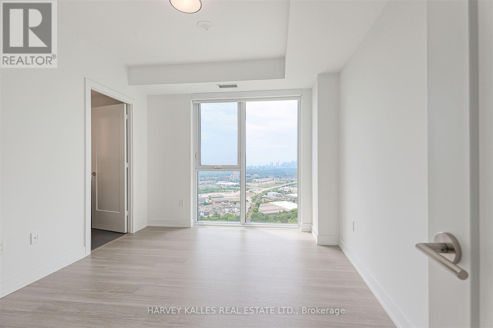 4209 - 30 INN ON THE PARK DRIVE
