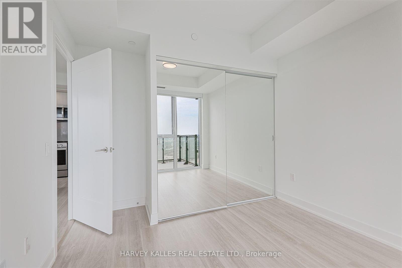 4209 - 30 INN ON THE PARK DRIVE