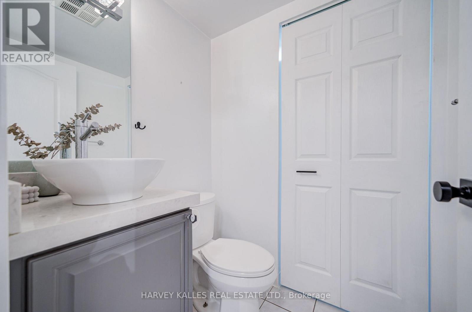 910 - 5 ROSEHILL AVENUE