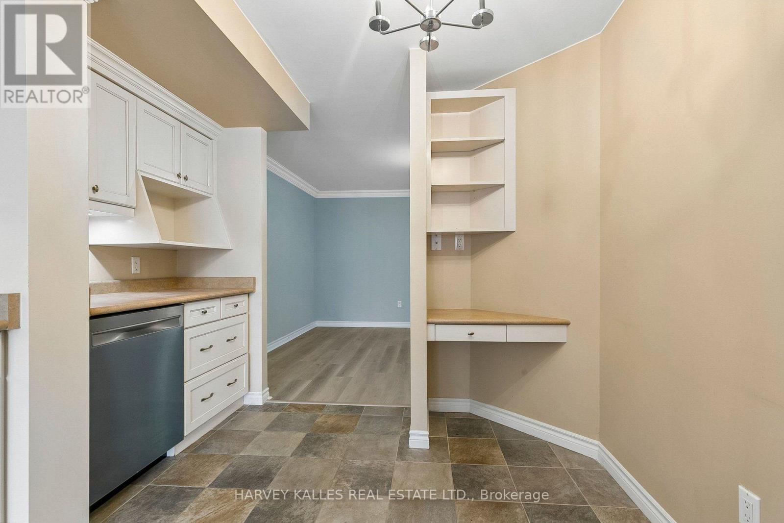 204 - 65 SKYMARK DRIVE