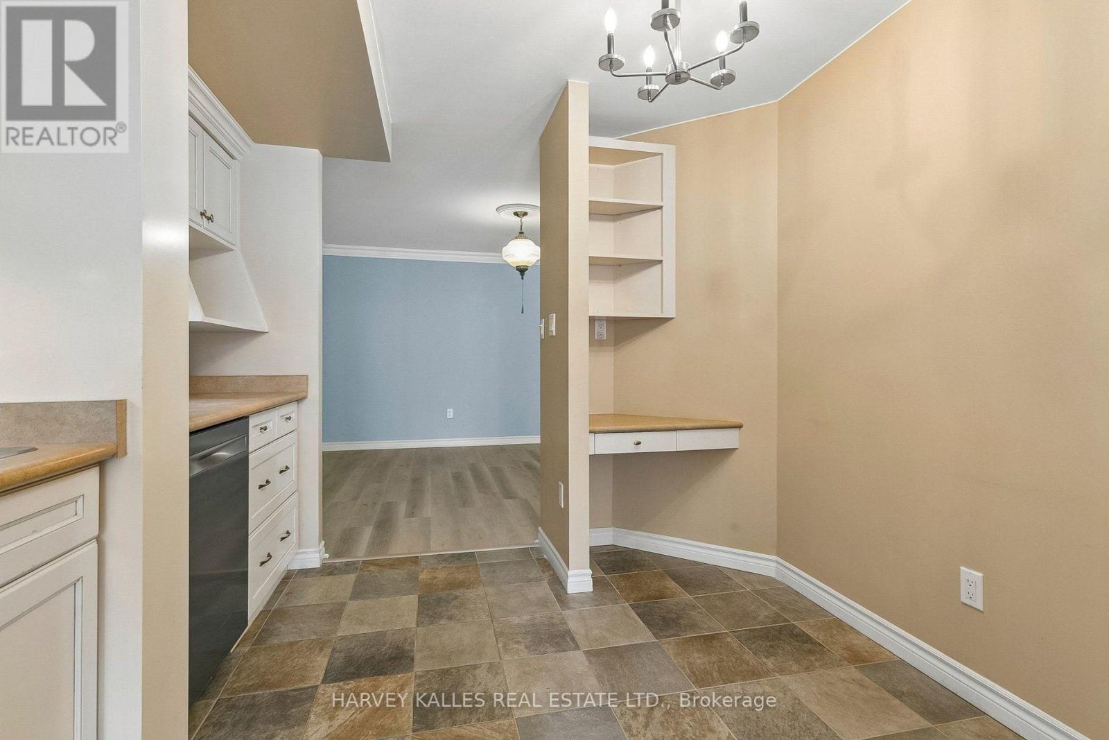 204 - 65 SKYMARK DRIVE