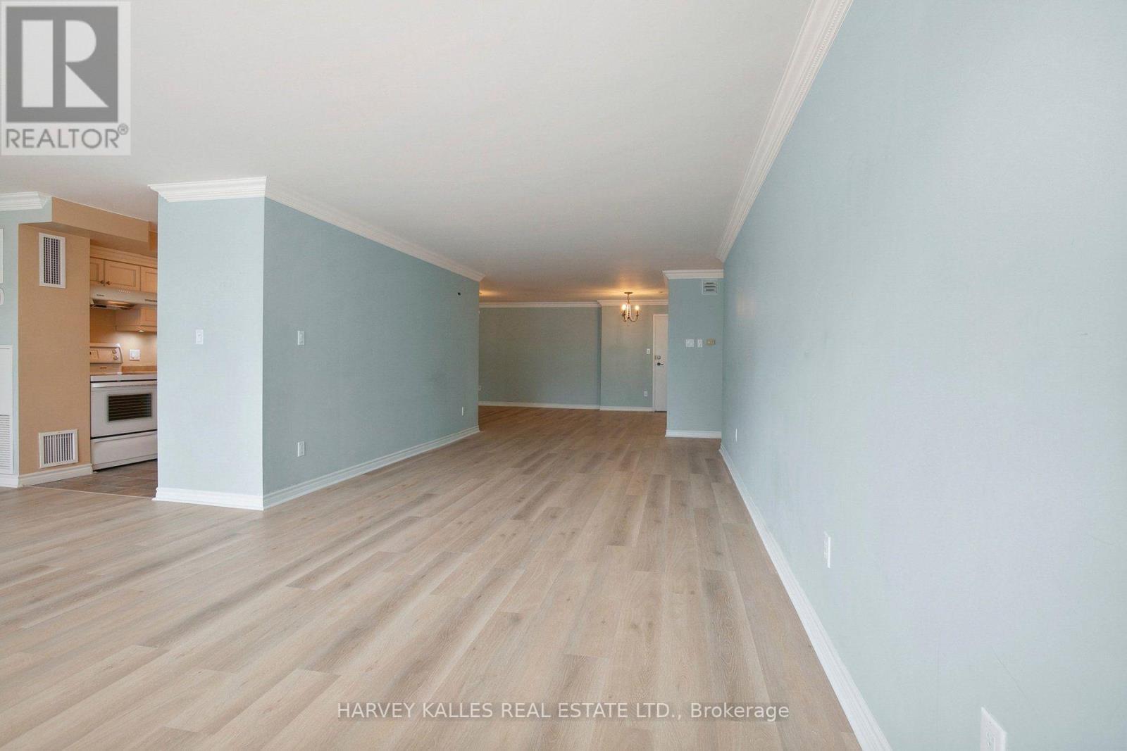 204 - 65 SKYMARK DRIVE
