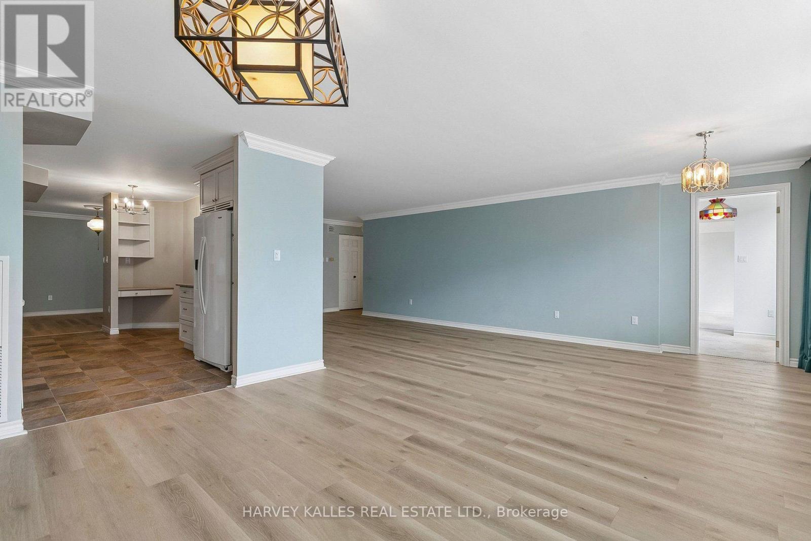 204 - 65 SKYMARK DRIVE