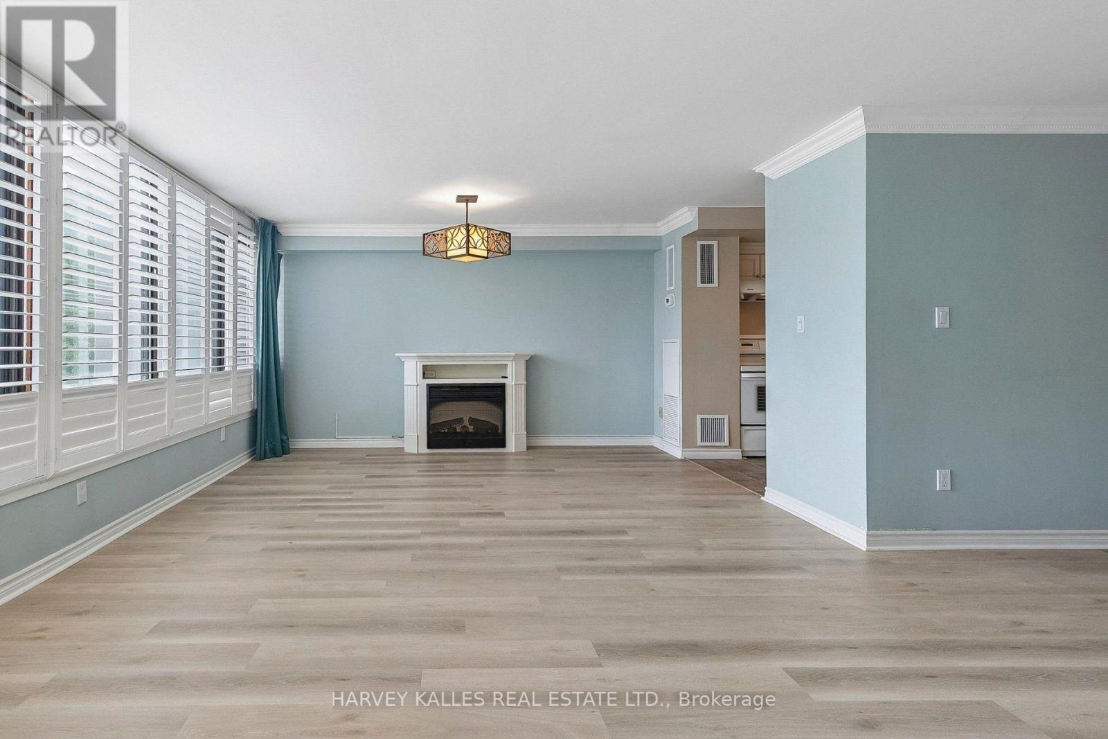 204 - 65 SKYMARK DRIVE