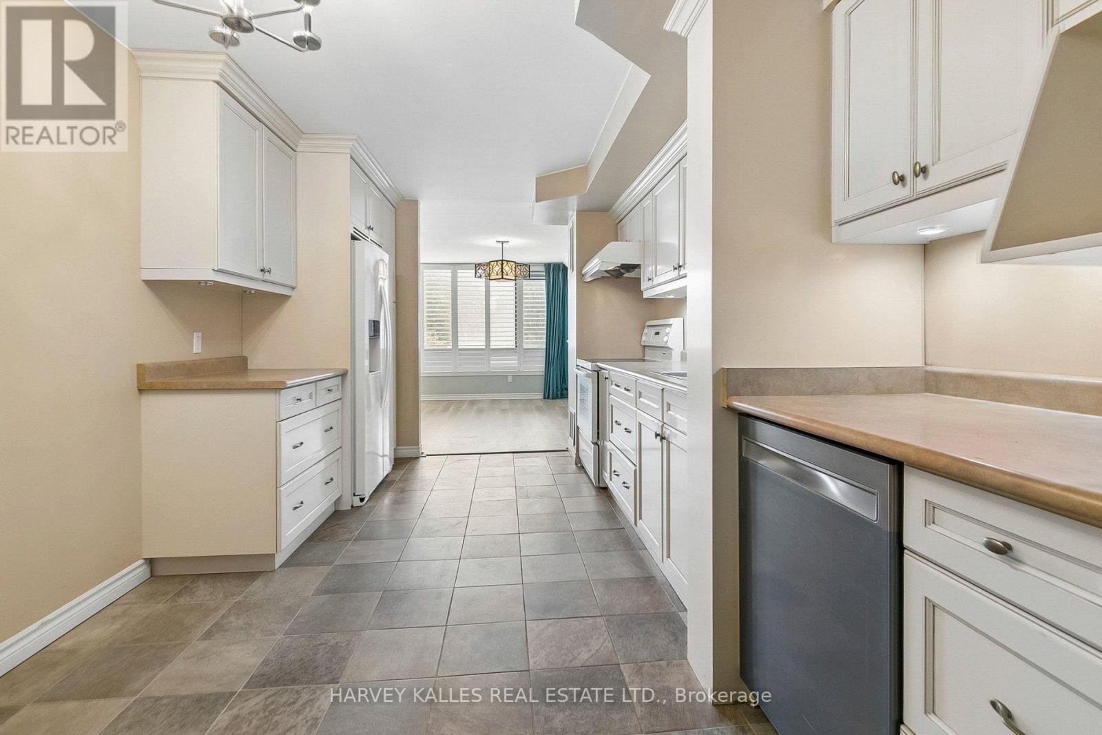 204 - 65 SKYMARK DRIVE