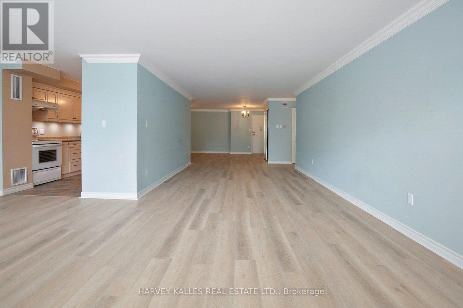 204 - 65 SKYMARK DRIVE