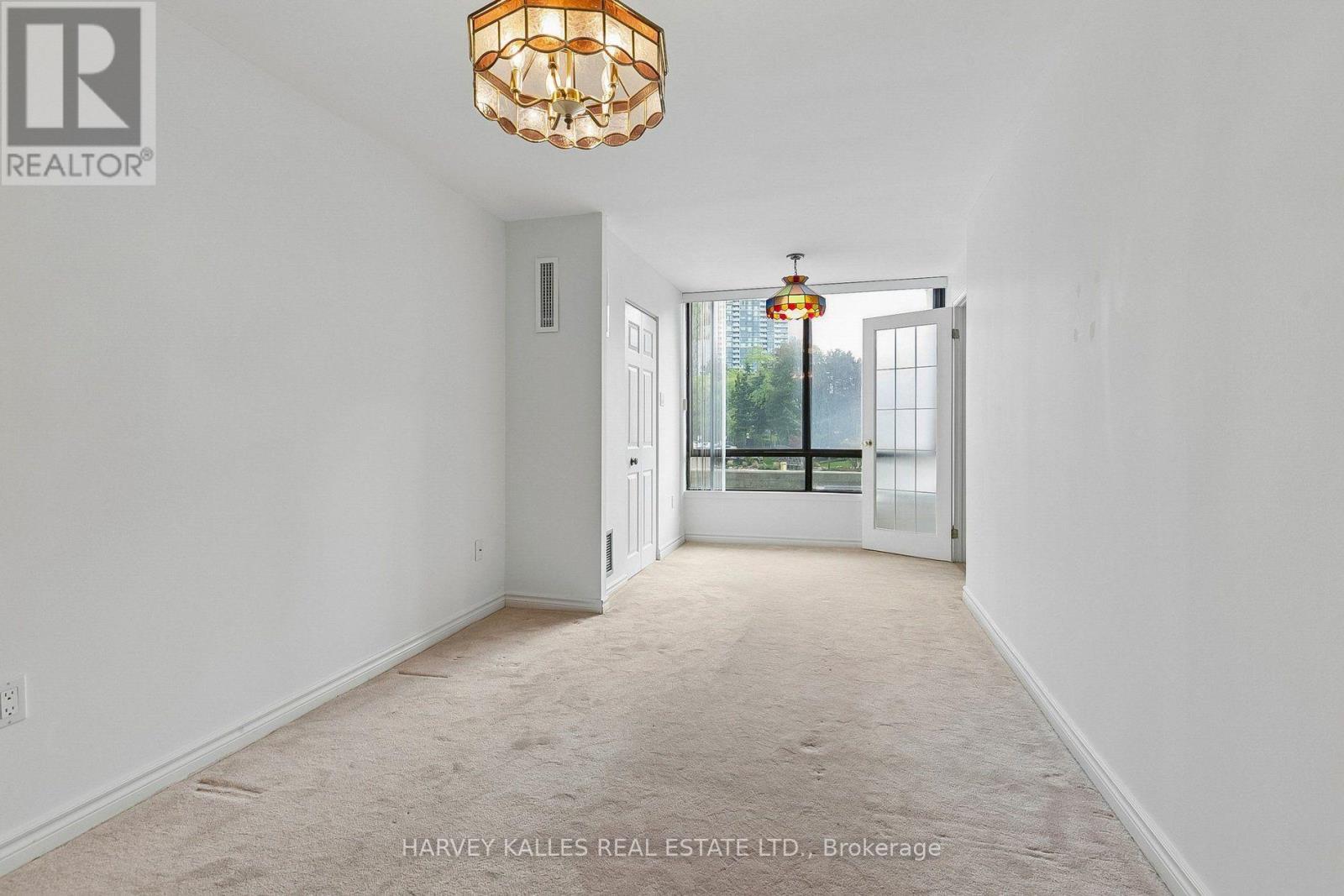 204 - 65 SKYMARK DRIVE