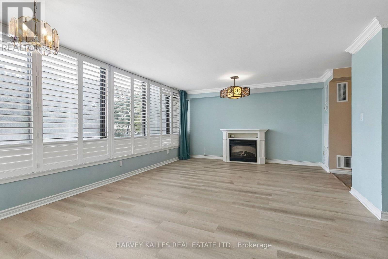 204 - 65 SKYMARK DRIVE