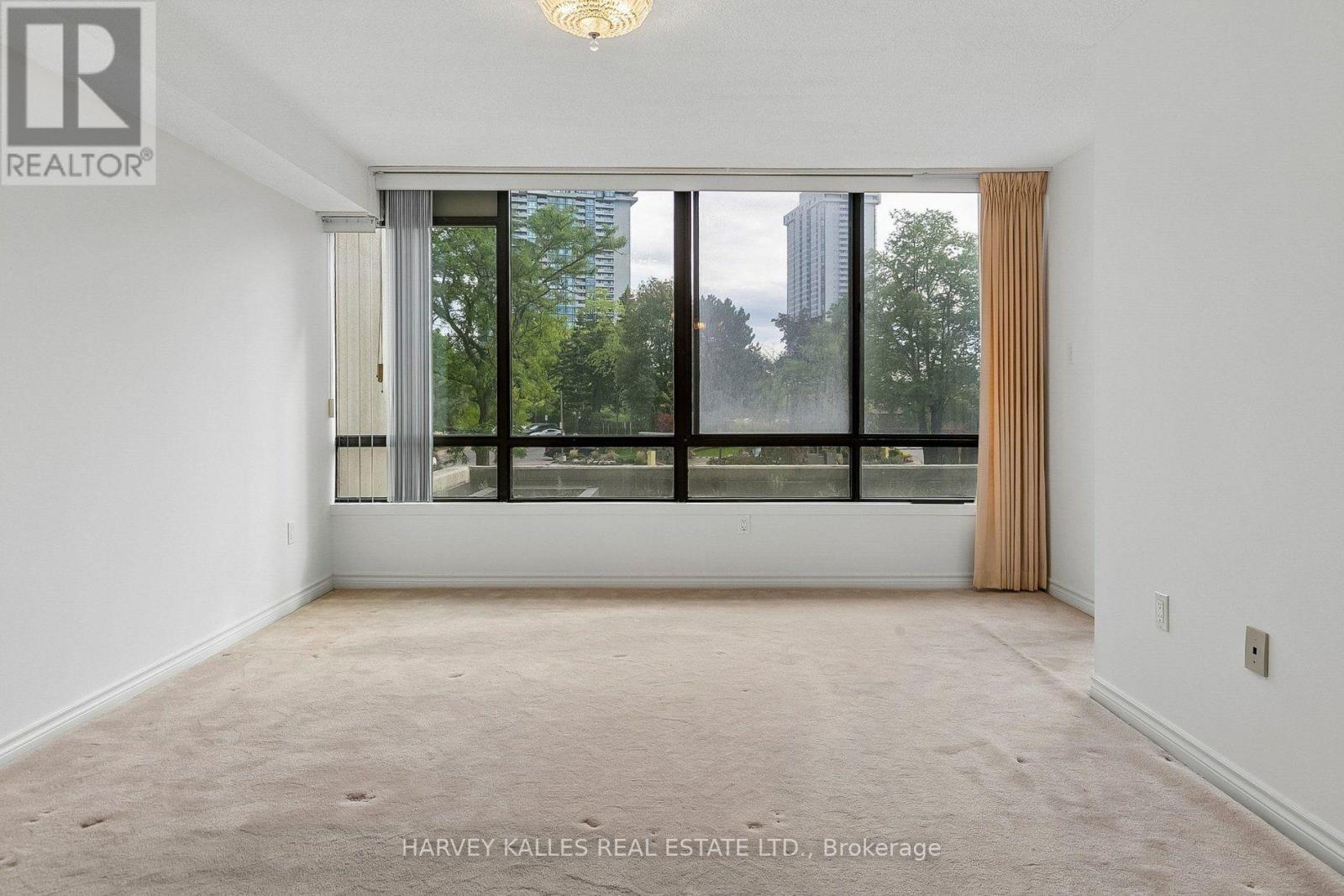 204 - 65 SKYMARK DRIVE