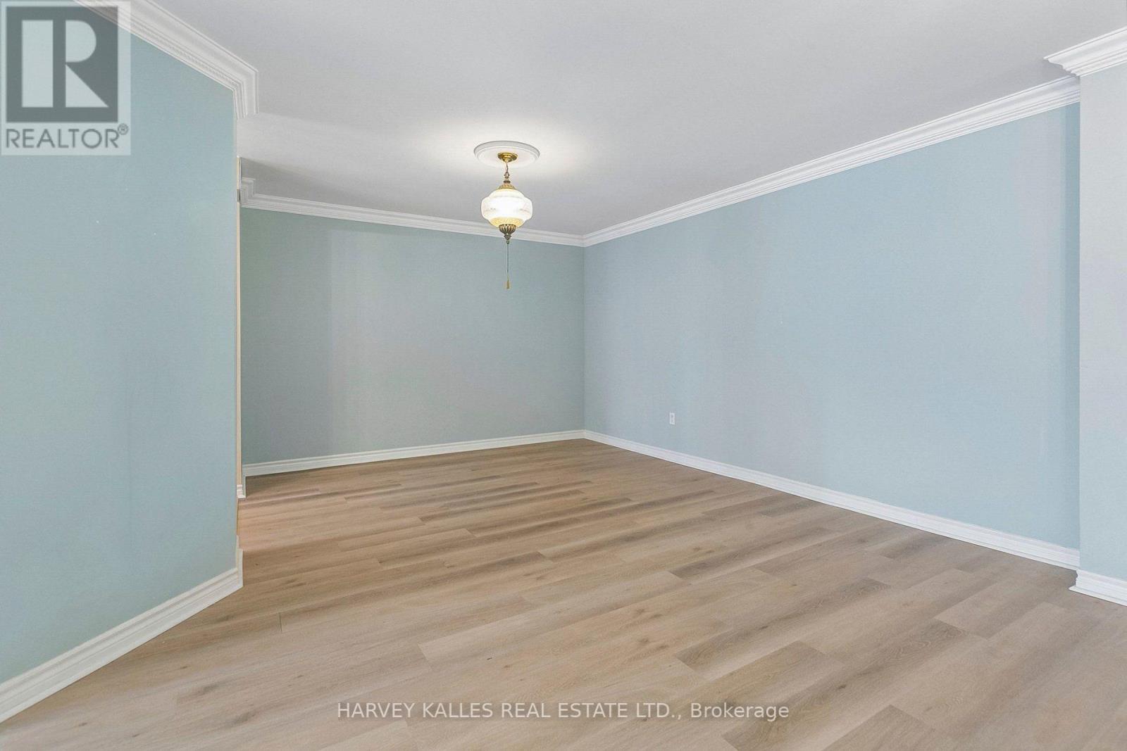 204 - 65 SKYMARK DRIVE