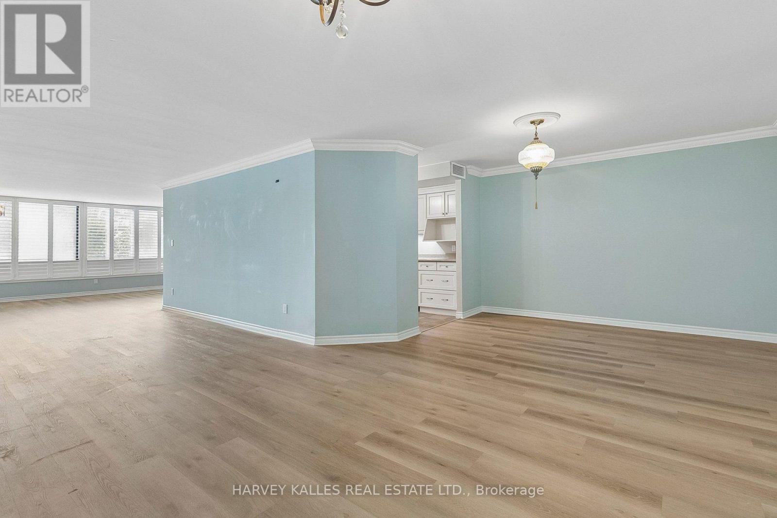 204 - 65 SKYMARK DRIVE