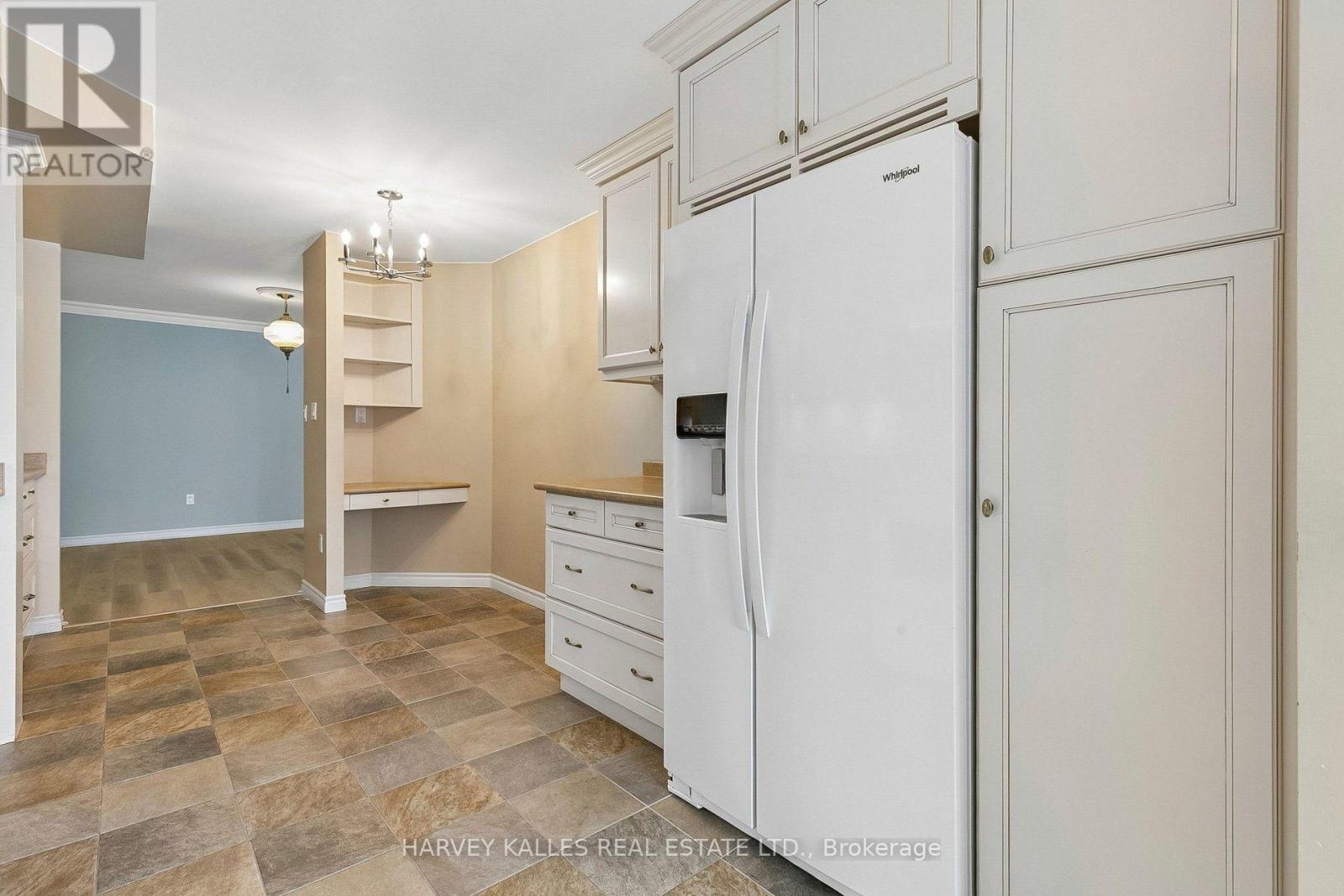 204 - 65 SKYMARK DRIVE
