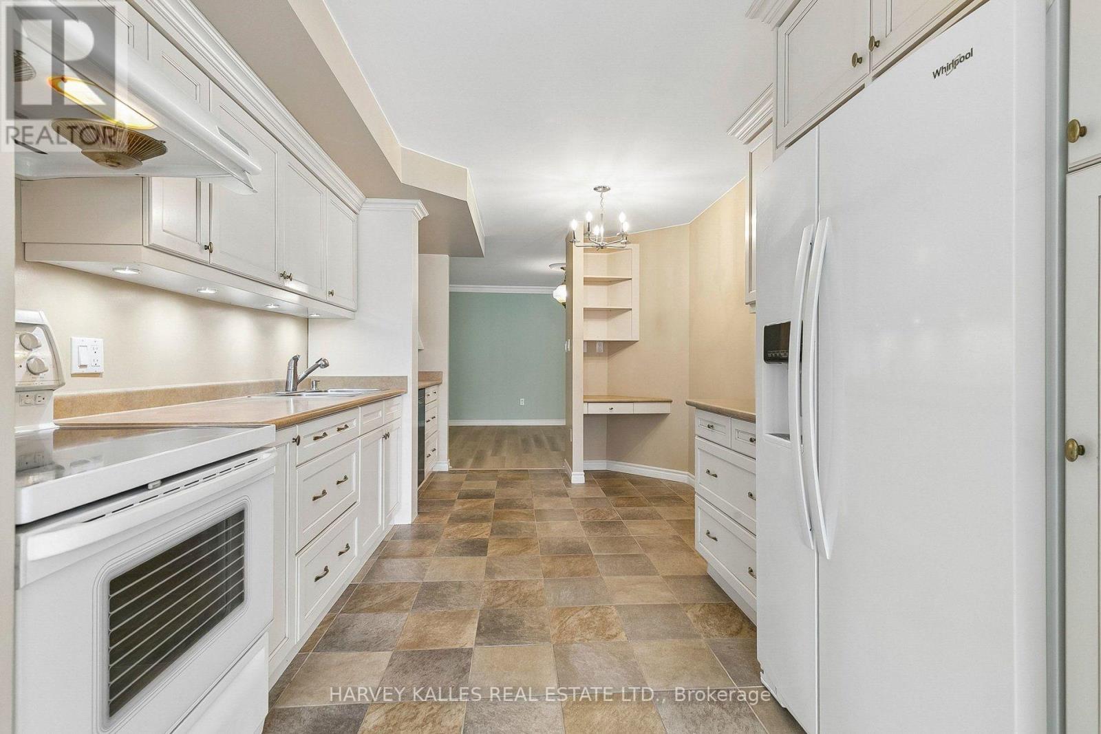 204 - 65 SKYMARK DRIVE