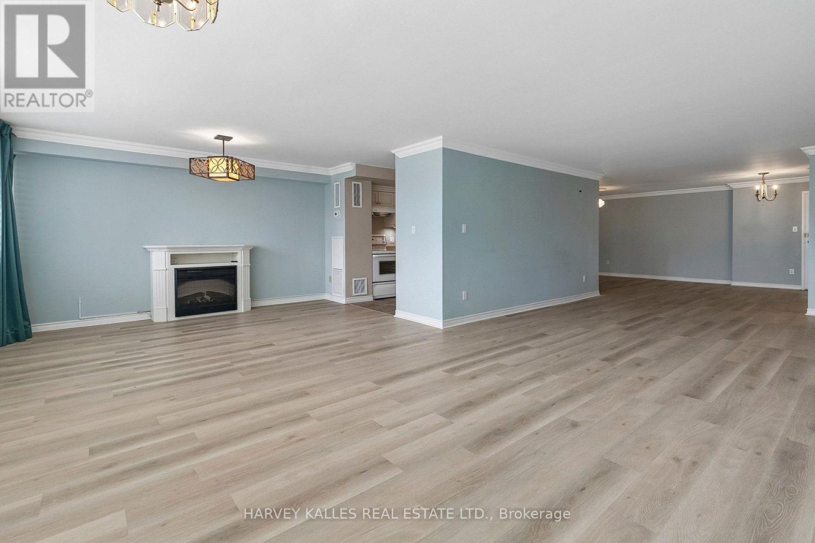204 - 65 SKYMARK DRIVE