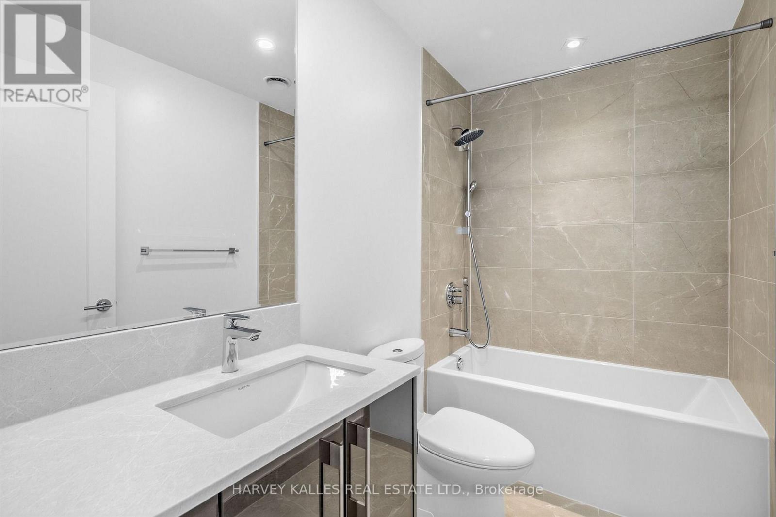 807 - 8 MANOR ROAD W
